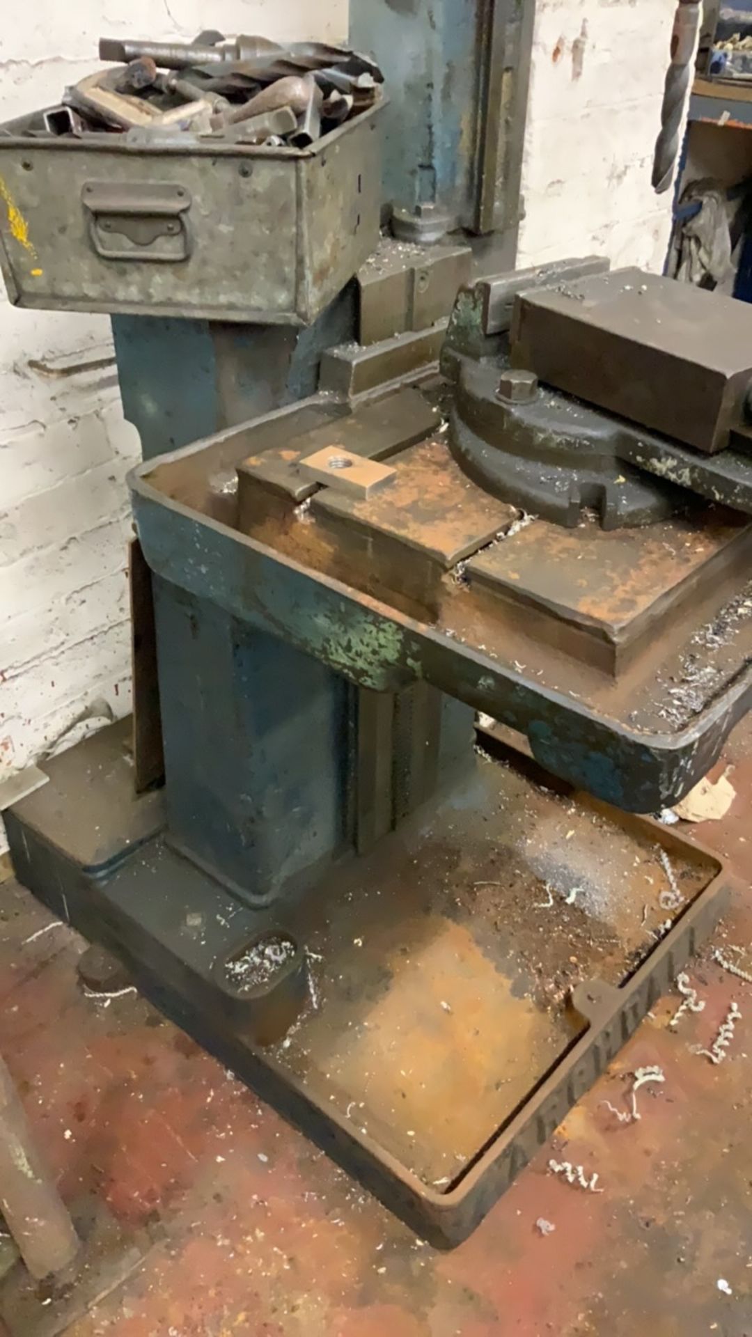 Archdale Pillar Drill with rise and fall table, adjustable gearbox settings, machine vice and box of - Image 20 of 22