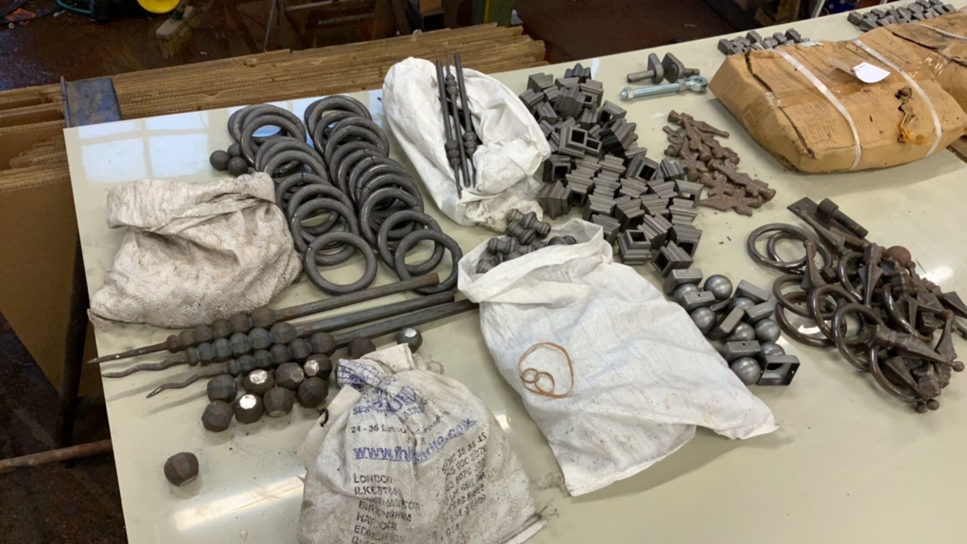 Large Quantity of Mixed Rail Heads and Metalwork, Ironmongery for Gates, Railings Etc - Image 18 of 20