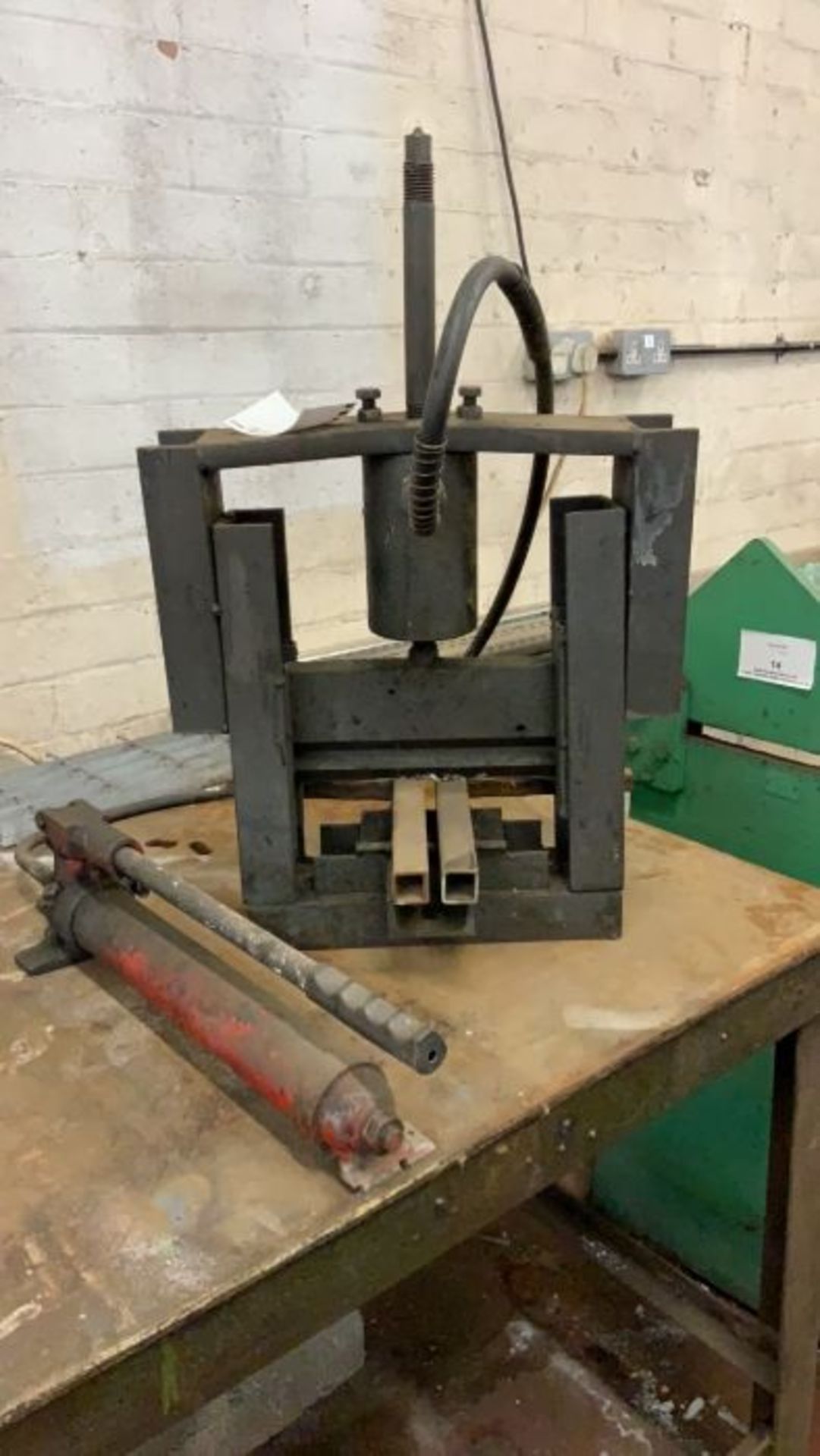 Fabricated Hand Operated Hydraulic Press