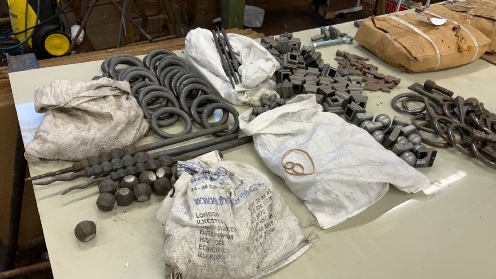 Large Quantity of Mixed Rail Heads and Metalwork, Ironmongery for Gates, Railings Etc - Image 17 of 20