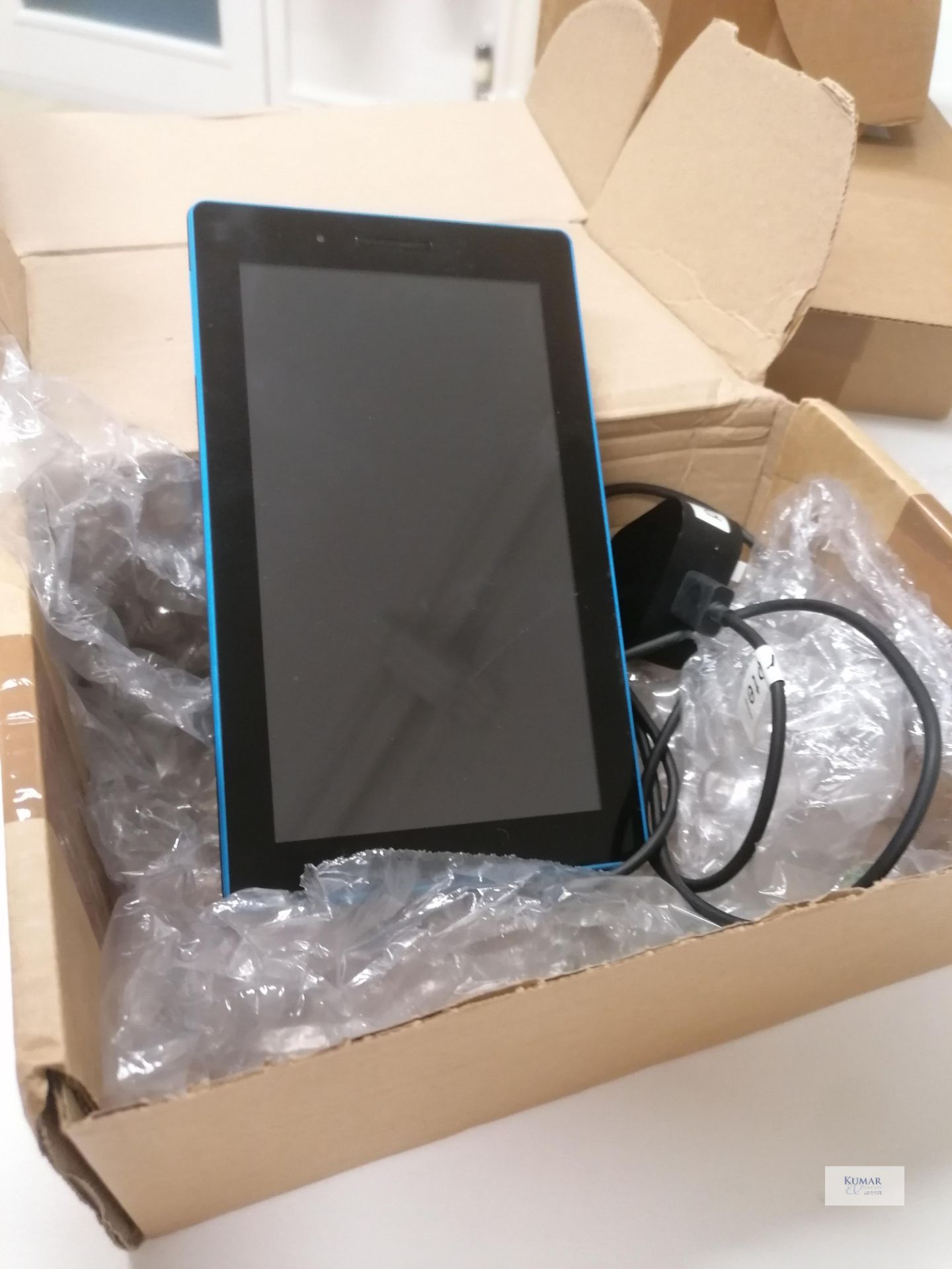 Lenovo 7" touch screen tablet 25 08 2016 Updated 07 08 2019 Cable and charger (Note cracked screen) - Image 4 of 5