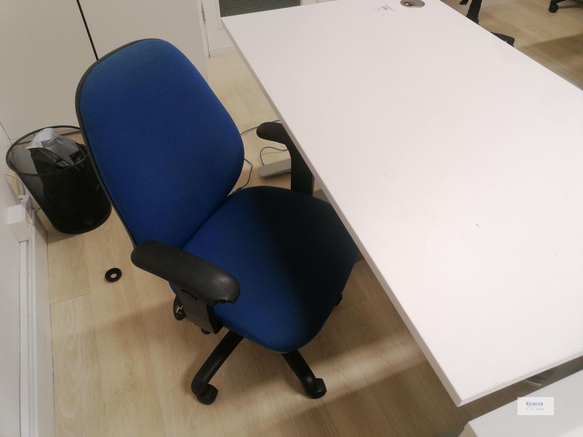White office desk , 1 chairs and 3 draw side cabinet - Image 3 of 5