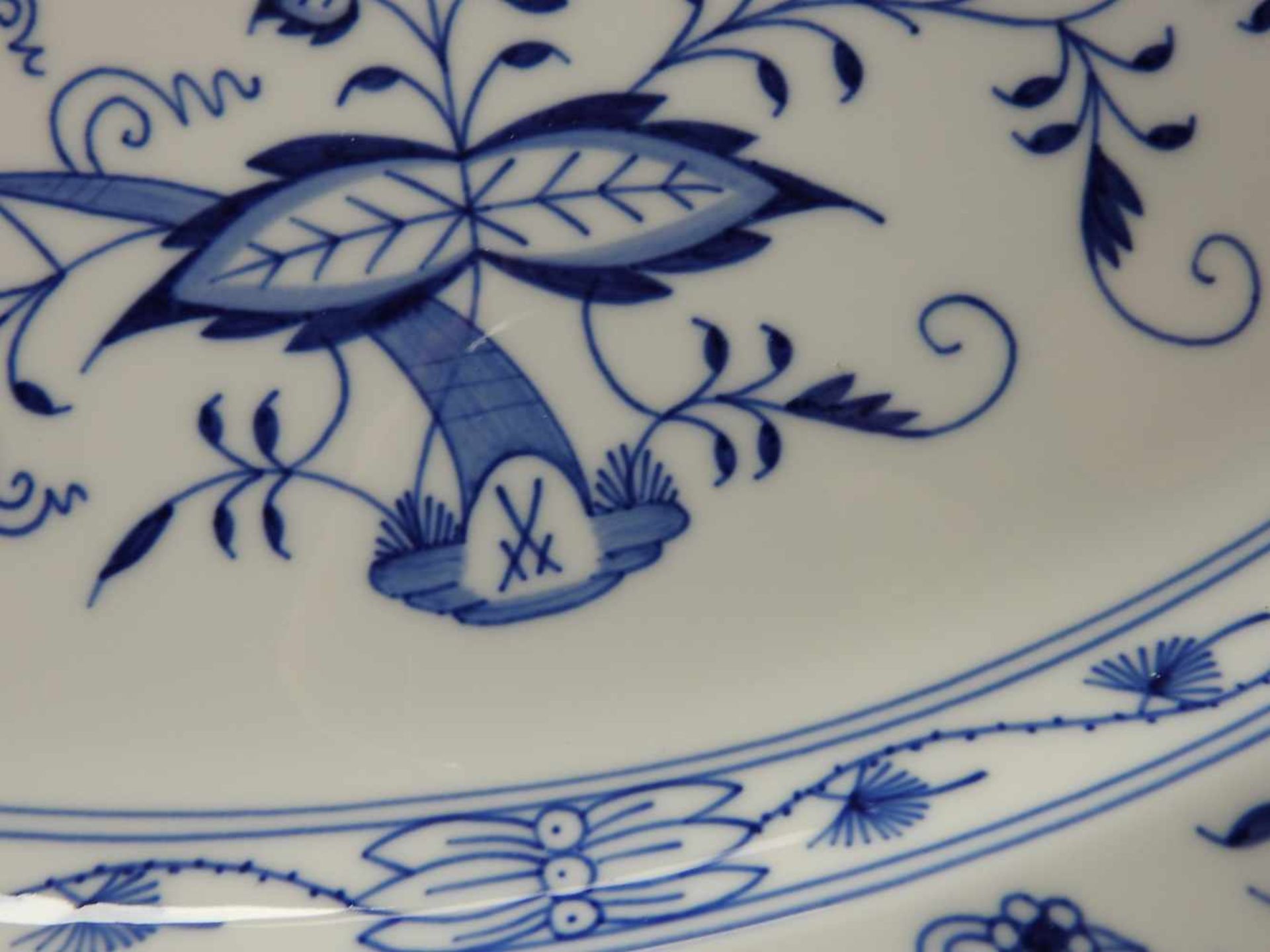 Meissen, Schüssel-Set "Zwiebelmuster"Porzellan, am Boden mit unterglasurblauer Schwer - Image 2 of 3