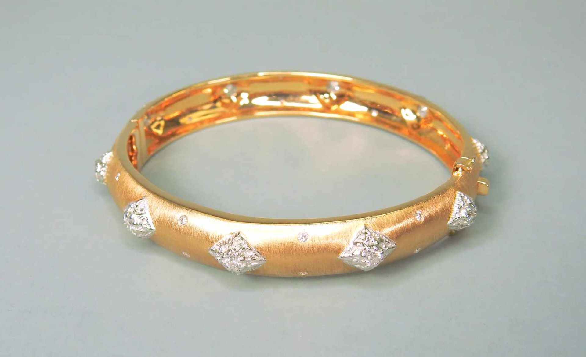 Goldener Armreif18 K Roségold. Elegantes Armband mit geometrischem Dekor, die einzeln - Bild 2 aus 3