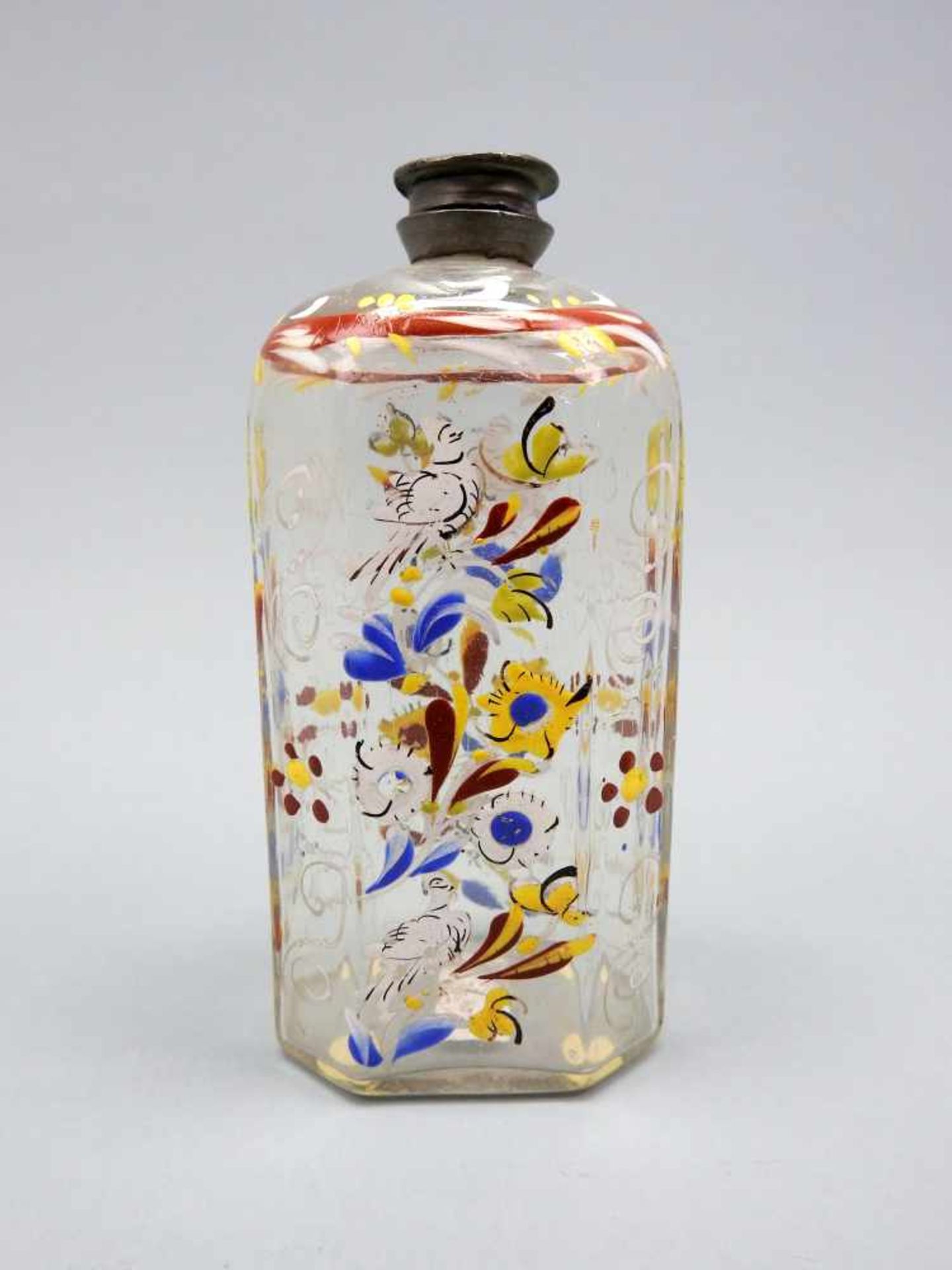 Alpenländische SchnapsflascheGlas, polychrom bemalt. 8-eckige Schnapsflasche, bemalt - Image 5 of 5