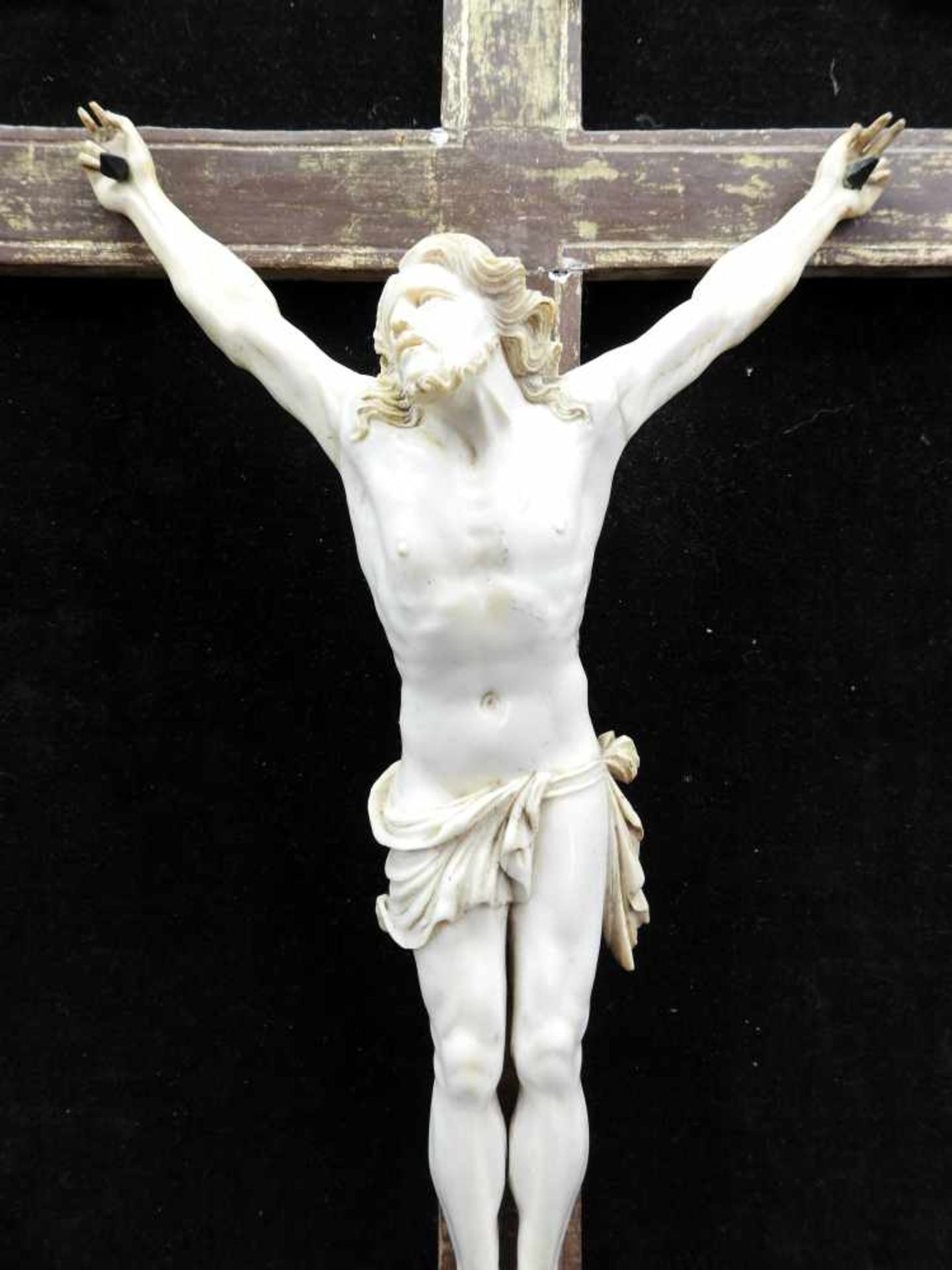 Christus am KreuzBein/Holz. Corpus Christi an Kreuz auf Rahmung. Vollplastischer Corpu - Bild 2 aus 5