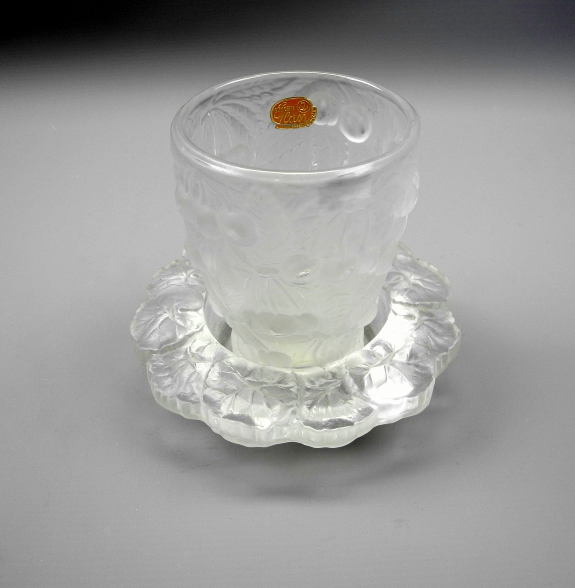 Bohemia Glass, Konische Vase mit EinsatzMilch- und Klarglas, geschliffen. Konische Gla