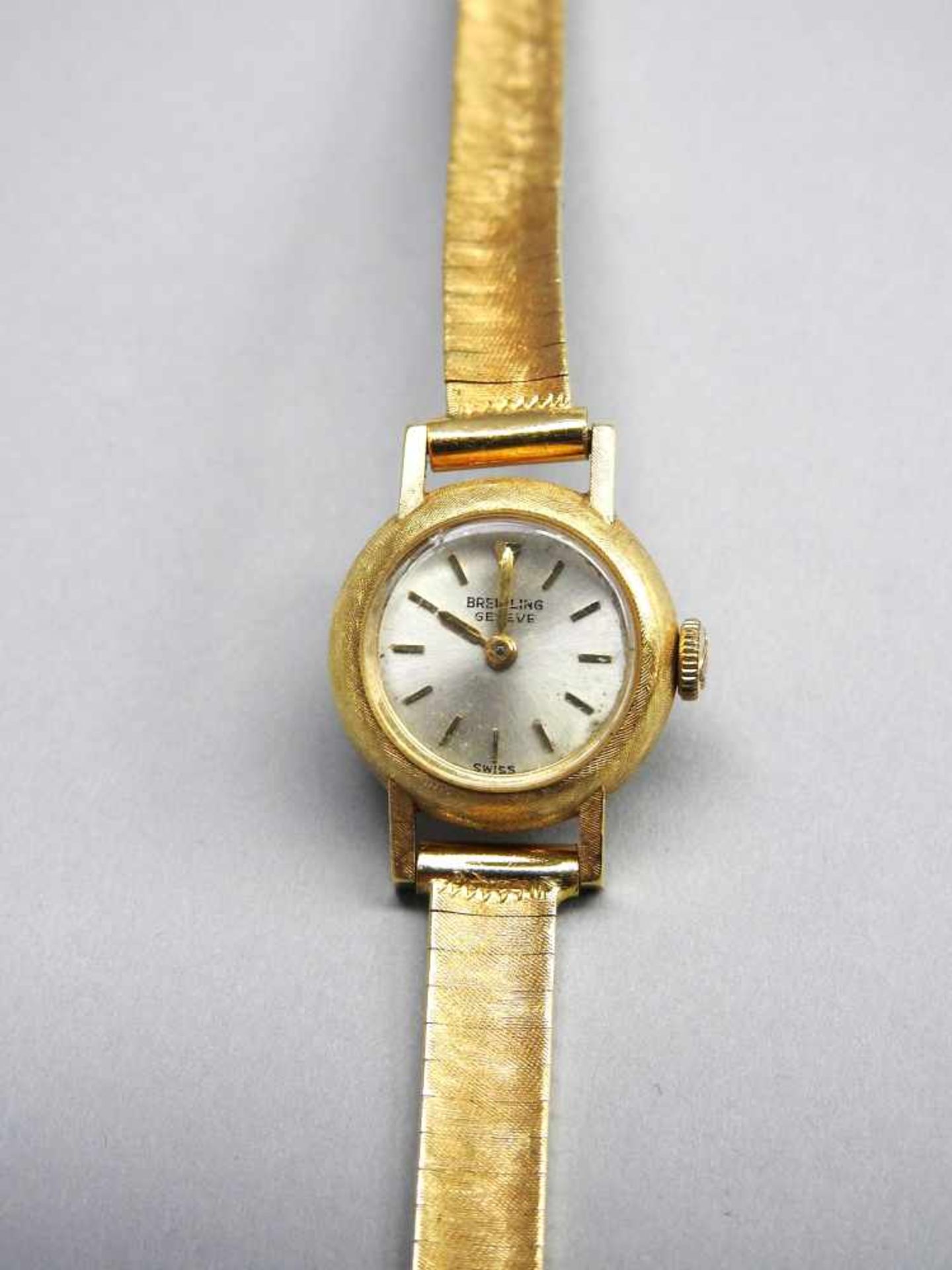 Breitling, Damenuhr18 K. Gold. Feine Damenuhr mit mehrgliedrigem Armband. Altersbeding