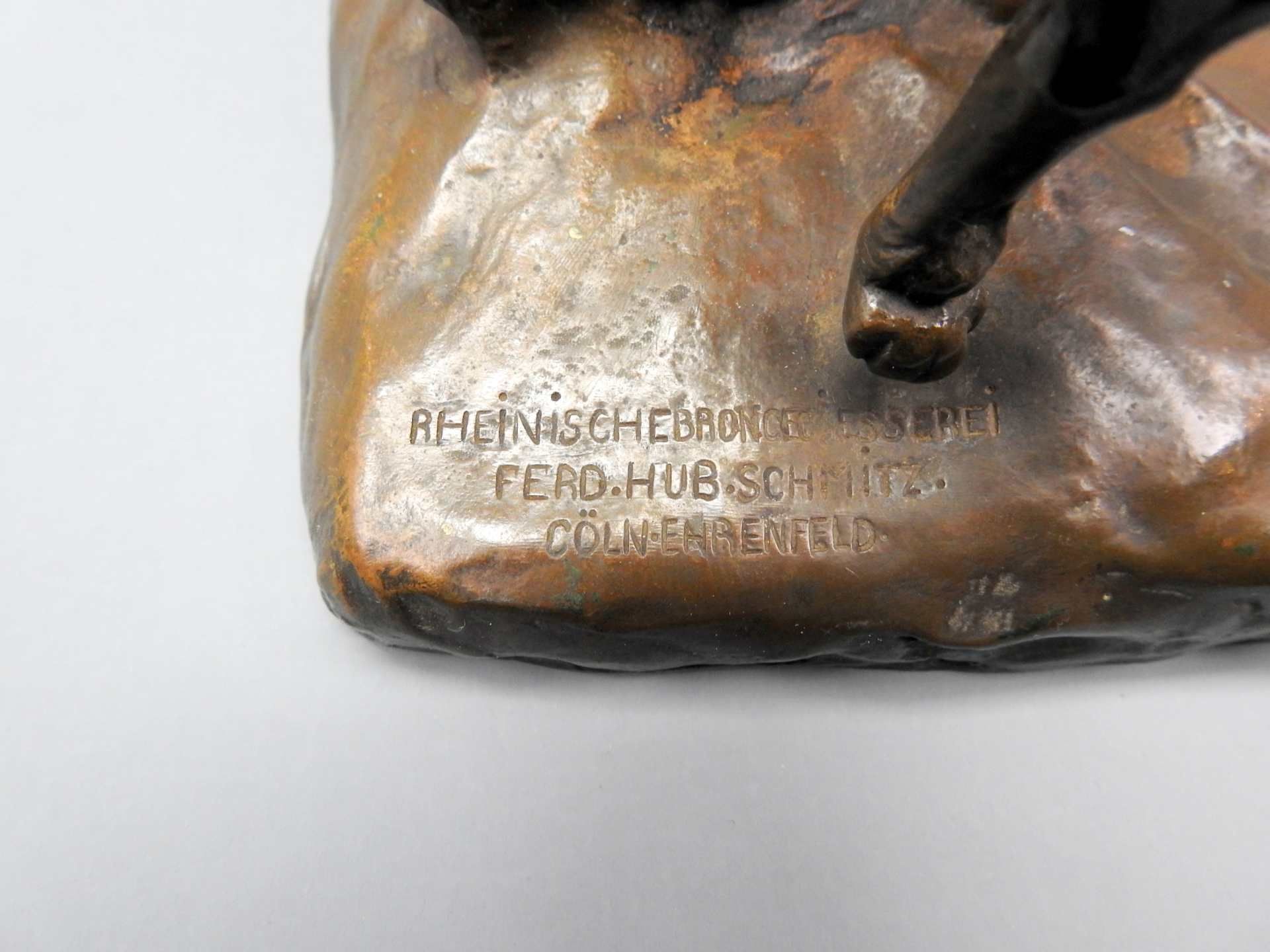 Emil Wünsche, 1864 Greiffenberg - 1938 RottachBronze, dunkel patiniert. Jagdhund mit - Image 5 of 8