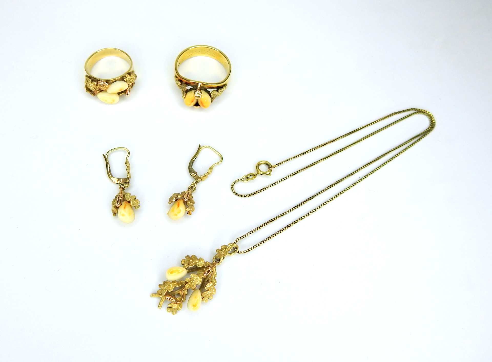 Grandelschmuck-Set14 K Gelbgold. Das Konvolut besteht aus 5 Teilen, darunter 1 Herrenr