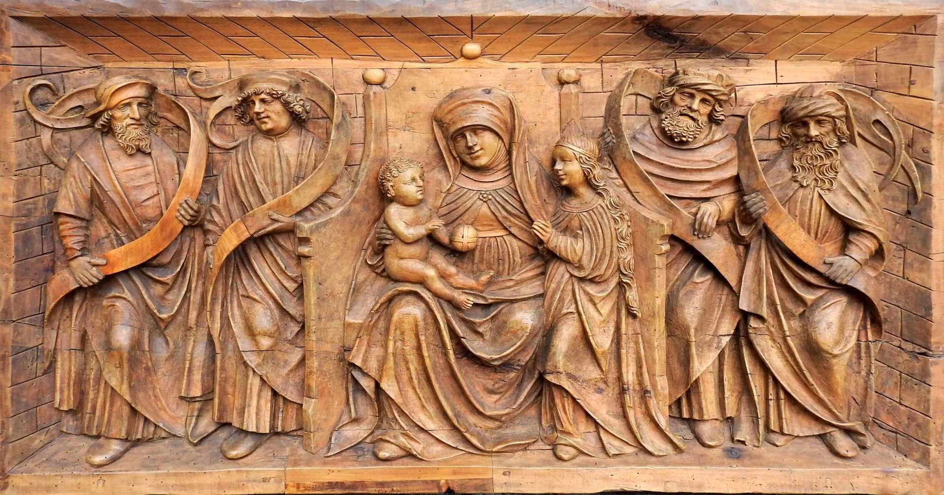 Gotisches Anna Selbdritt ReliefHolz, geschnitzt. Dieses Relief mit angedeutetem perspe