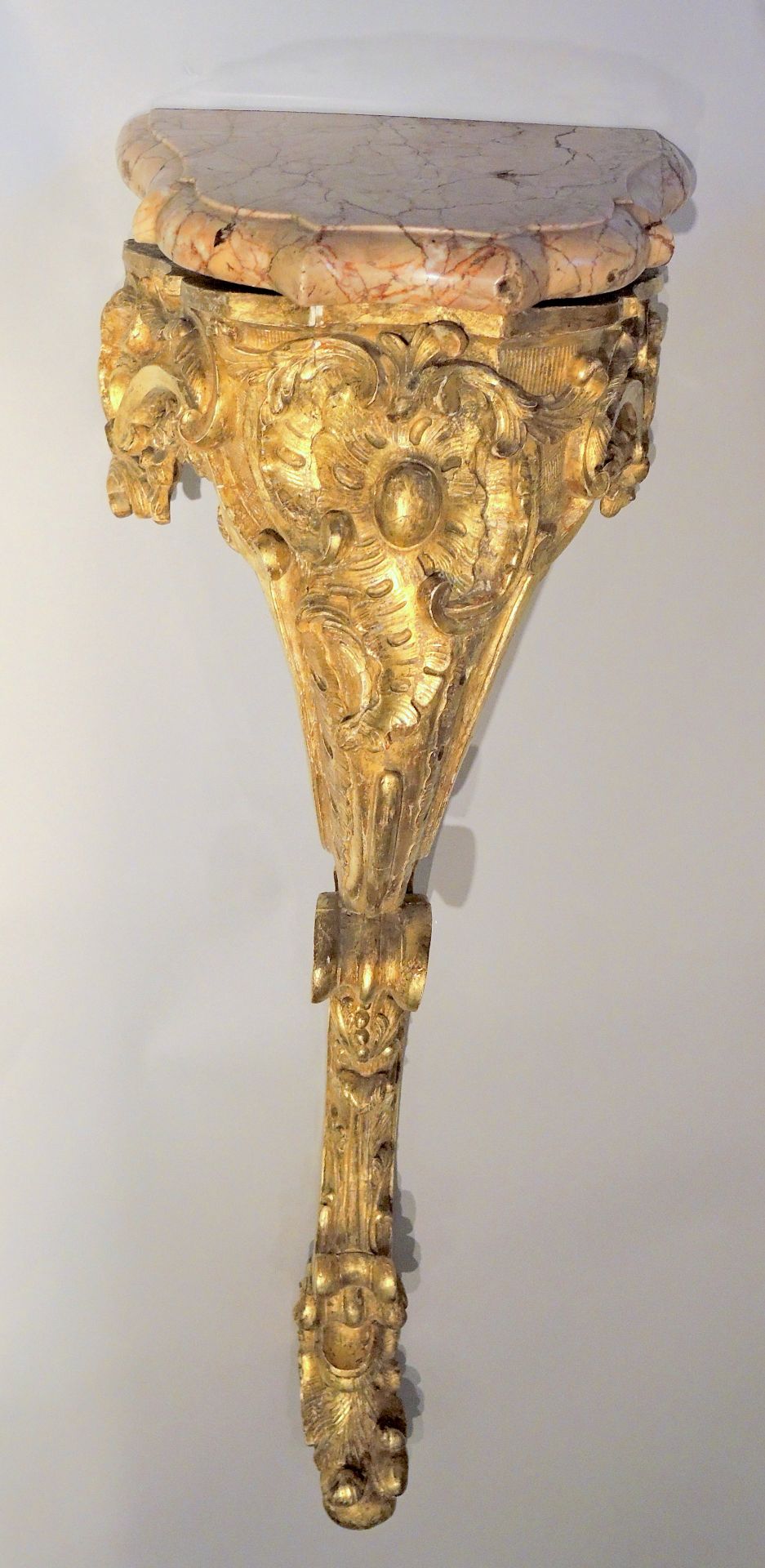 Seltenes Paar höfische Konsolen mit MarmorplattenHolz geschnitzt, blattvergoldet, mit - Bild 2 aus 2