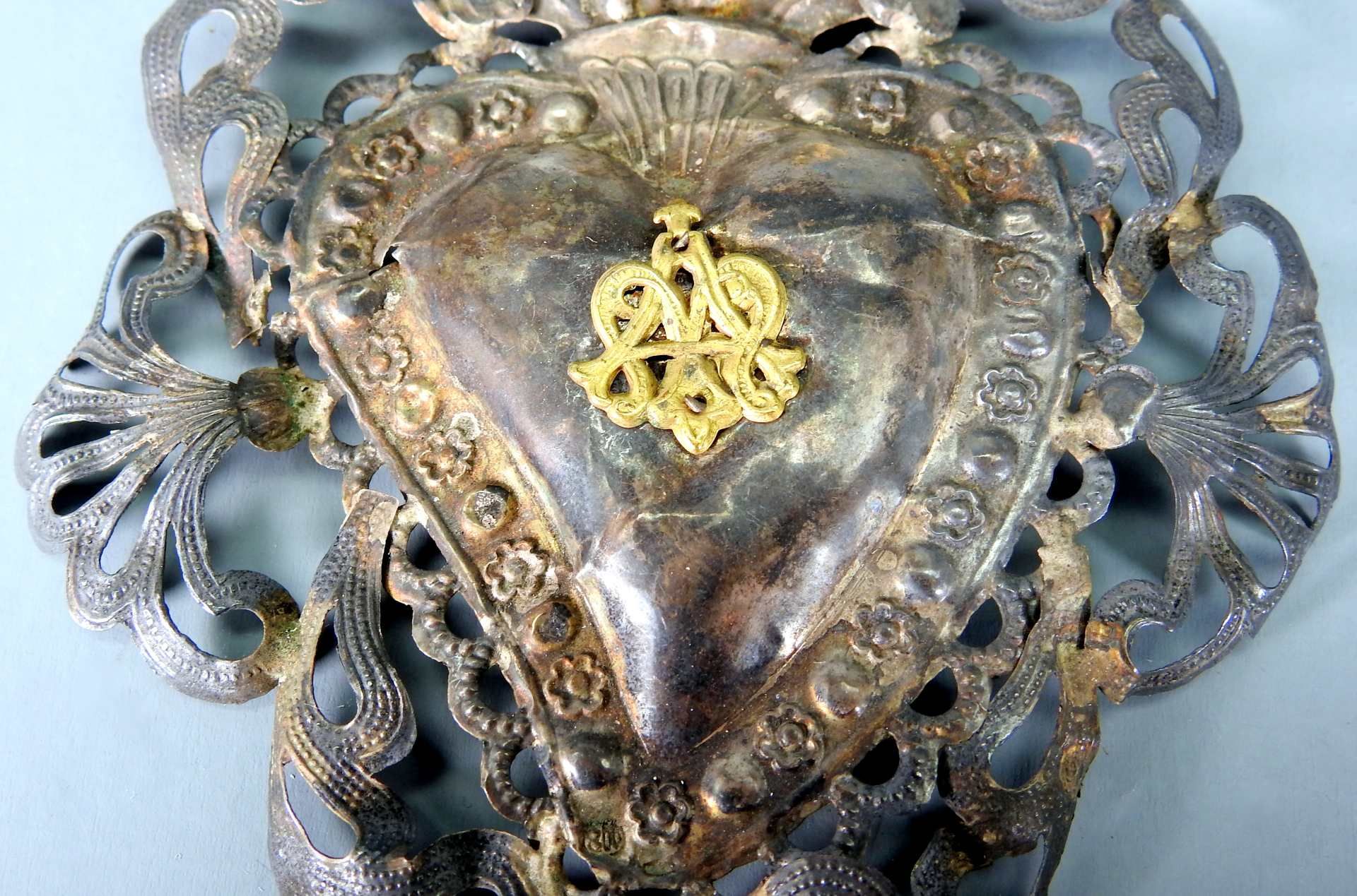 Paar VotivgabenSilber 800 und Messing. Ex Voto in Form eines Herzes mit Cherubinen und - Bild 7 aus 7