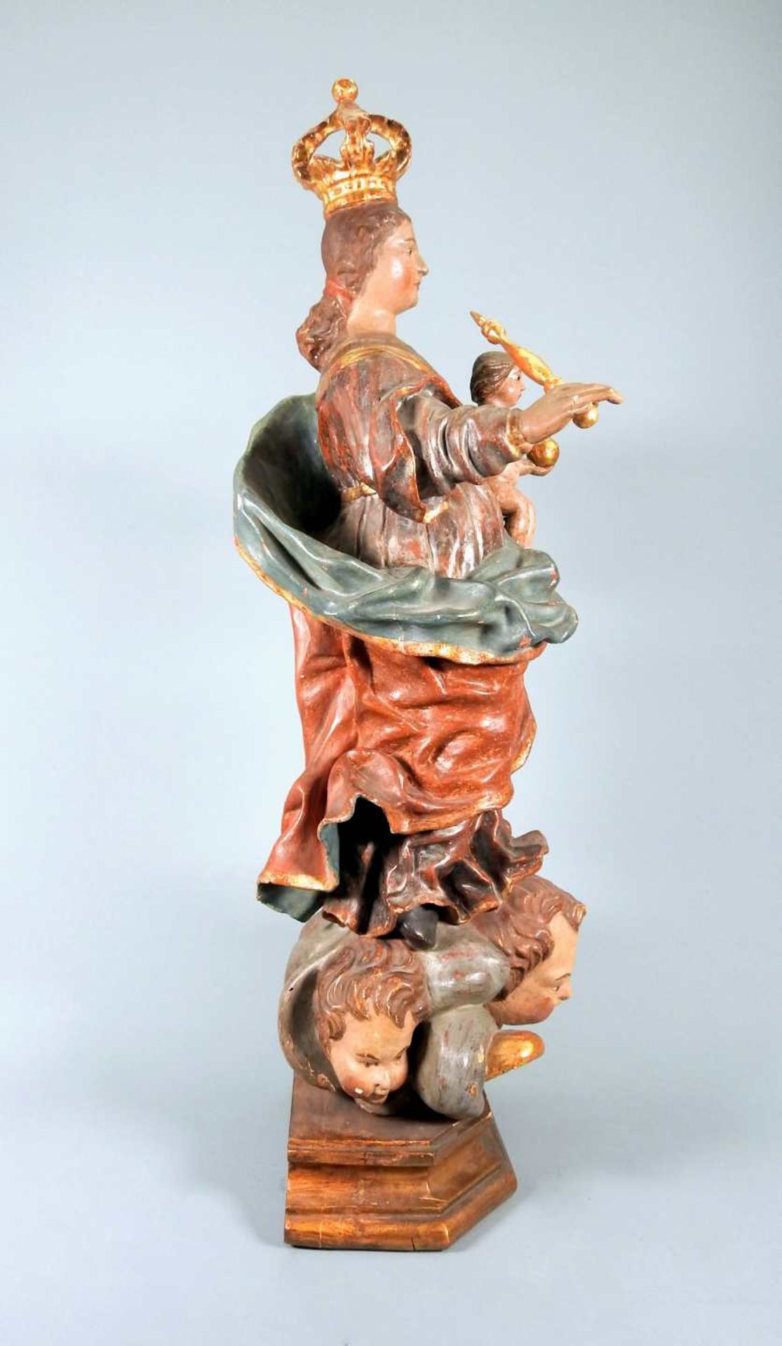 Madonna ImmaculataHolz, handgeschnitzt, polychrom und goldstaffiert. Auf einer 6-eckig - Image 5 of 8