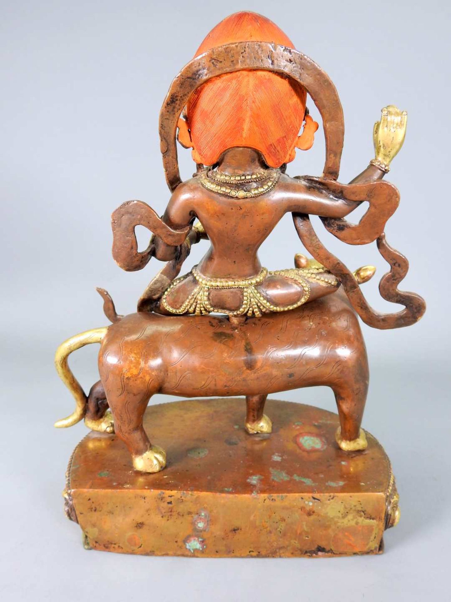 Buddhistische Gottheit Bronze, teils farbig gefasst, mit Emaillearbeiten versehen. Got - Bild 5 aus 8