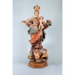 Madonna Immaculata Holz, handgeschnitzt, polychrom und goldstaffiert. Auf einer 6-ecki