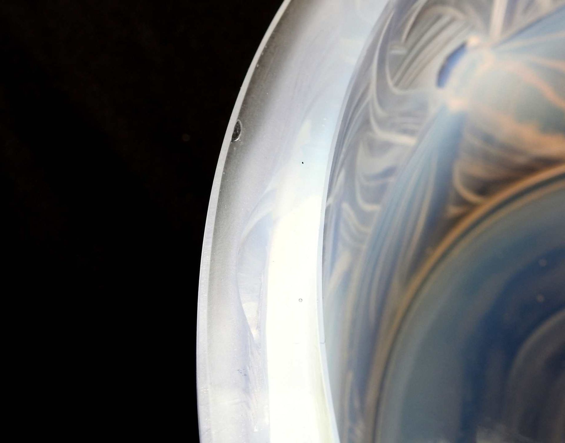 Verlys, Art déco-Schale Opalglas, mattiert im Spiegel signiert. Runde Schale, umlaufe - Image 5 of 9