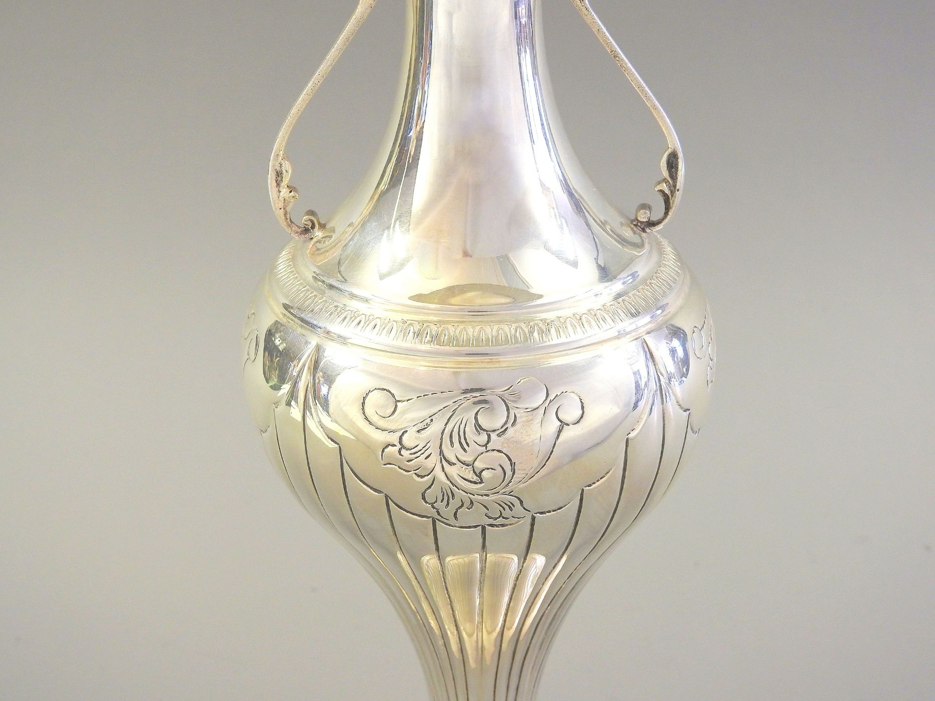 Geschwungene Henkel-Vase Silber 800, am Rand mit Feingehaltsstempel, Land- und Herstel - Bild 3 aus 4