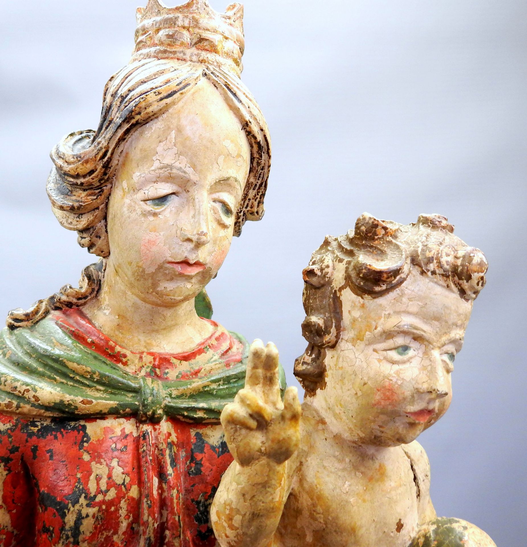 Gottesmutter mit Jesuskind Holz, original polychrom gefasst und goldstaffiert. Maria, - Image 8 of 8