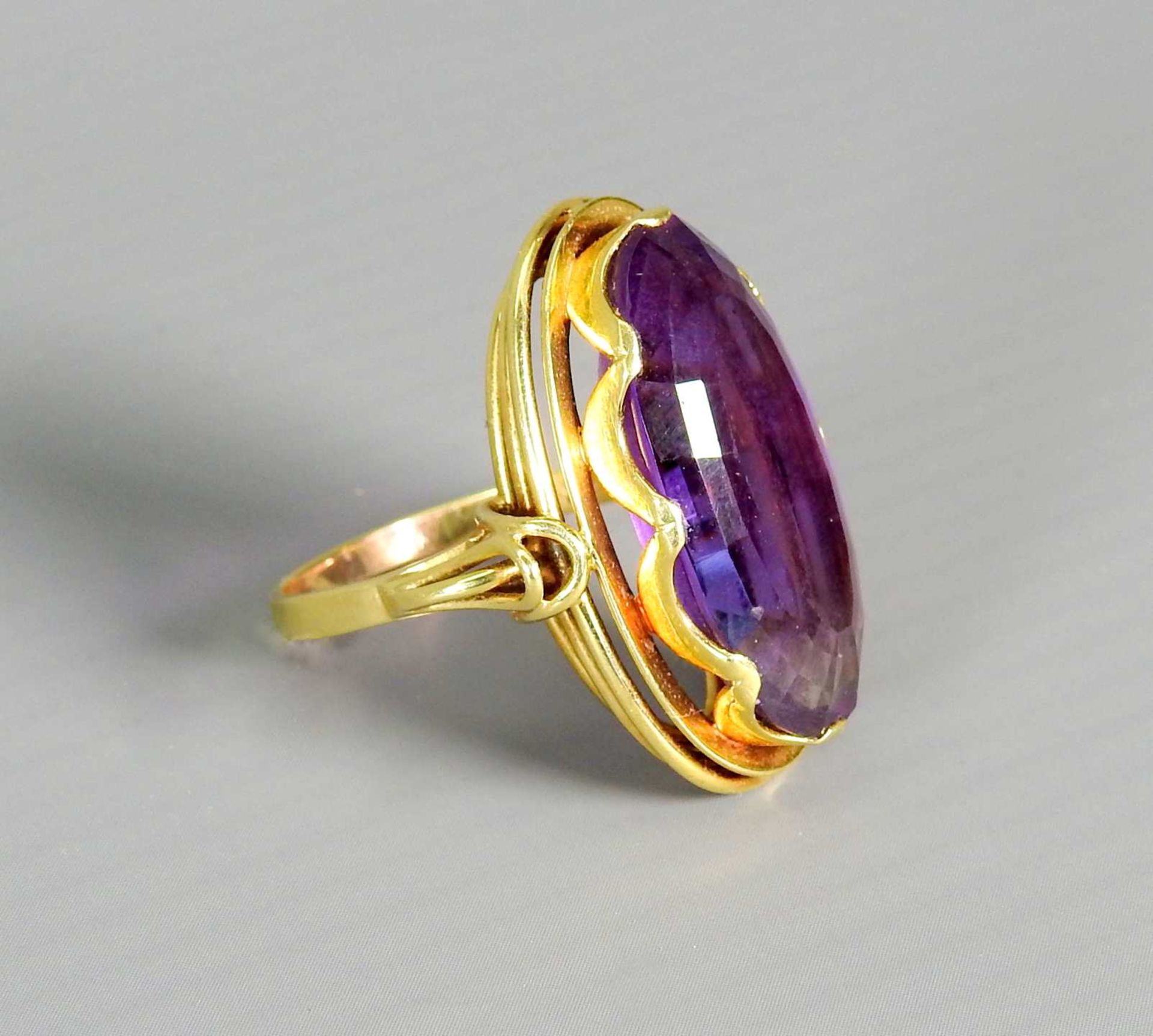 Imposanter Amethystenring 14 K Gold, gestempelt. Juwelier Punze „HH“. Massiver Dam - Image 3 of 5