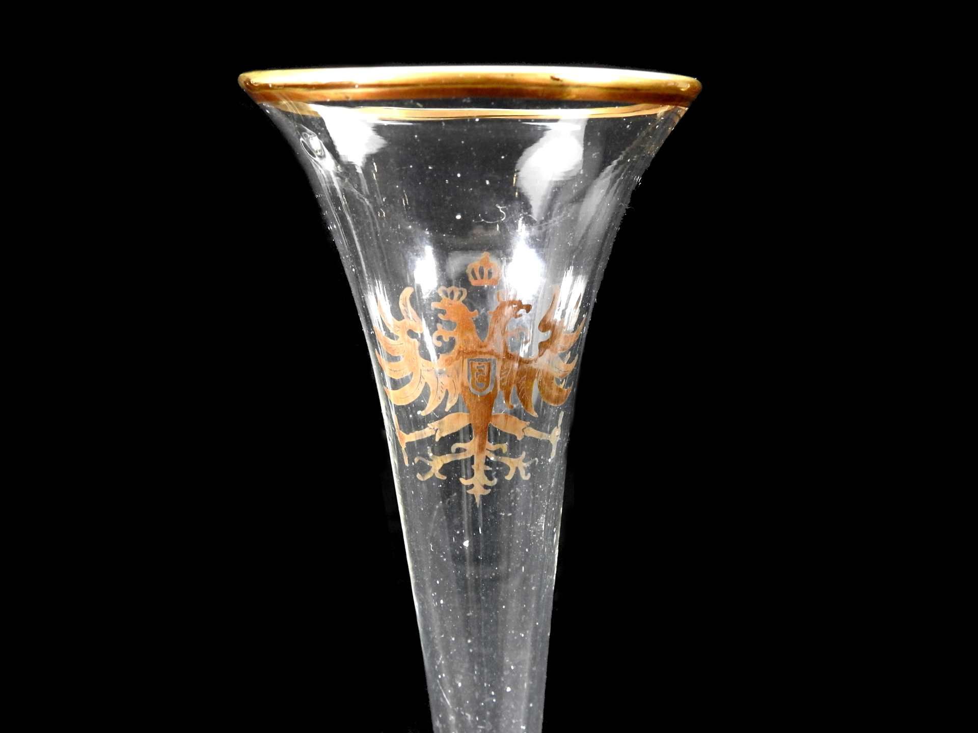 Elegante Sektspitzen Durchsichtiges Glas, Gold staffiert. Glatte Wandung, zylindrische - Image 3 of 4