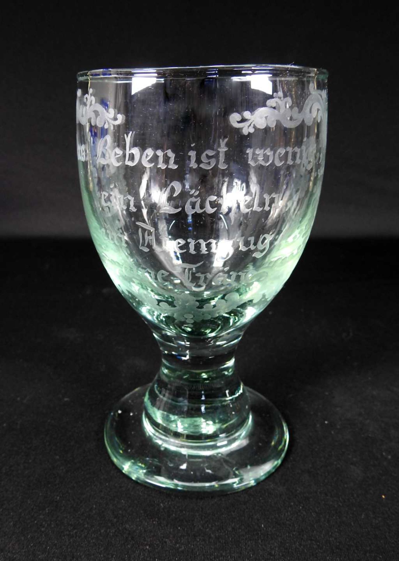 Sammlung von fünf Gläsern Klar- und kobaltblaues Glas, mit aufwendig geschliffenen D - Image 4 of 7