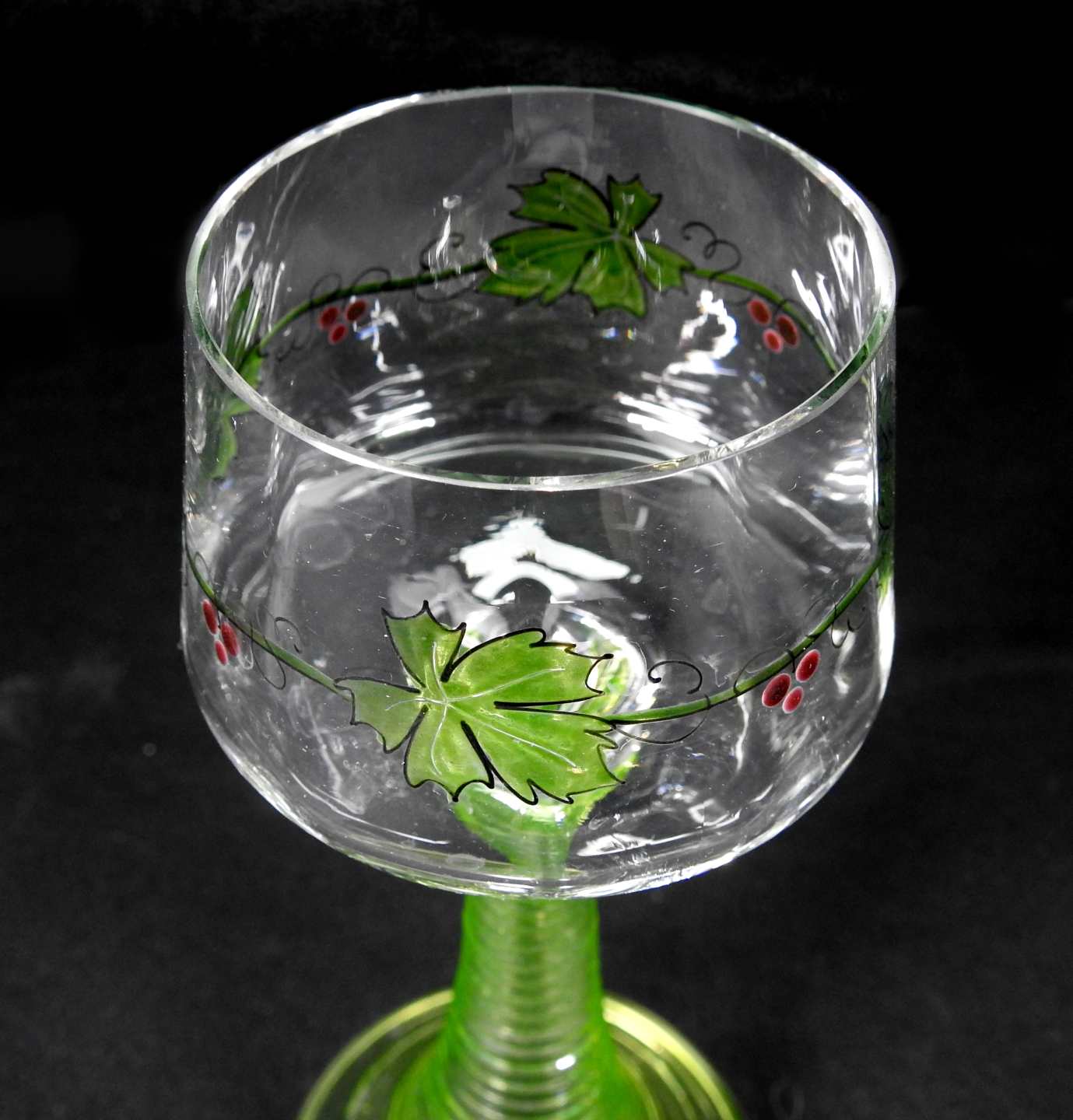 Herrschaftliche Weinrömer Hellgrünes Glas mit trompetenförmigen quergerippten Hohls - Image 4 of 4