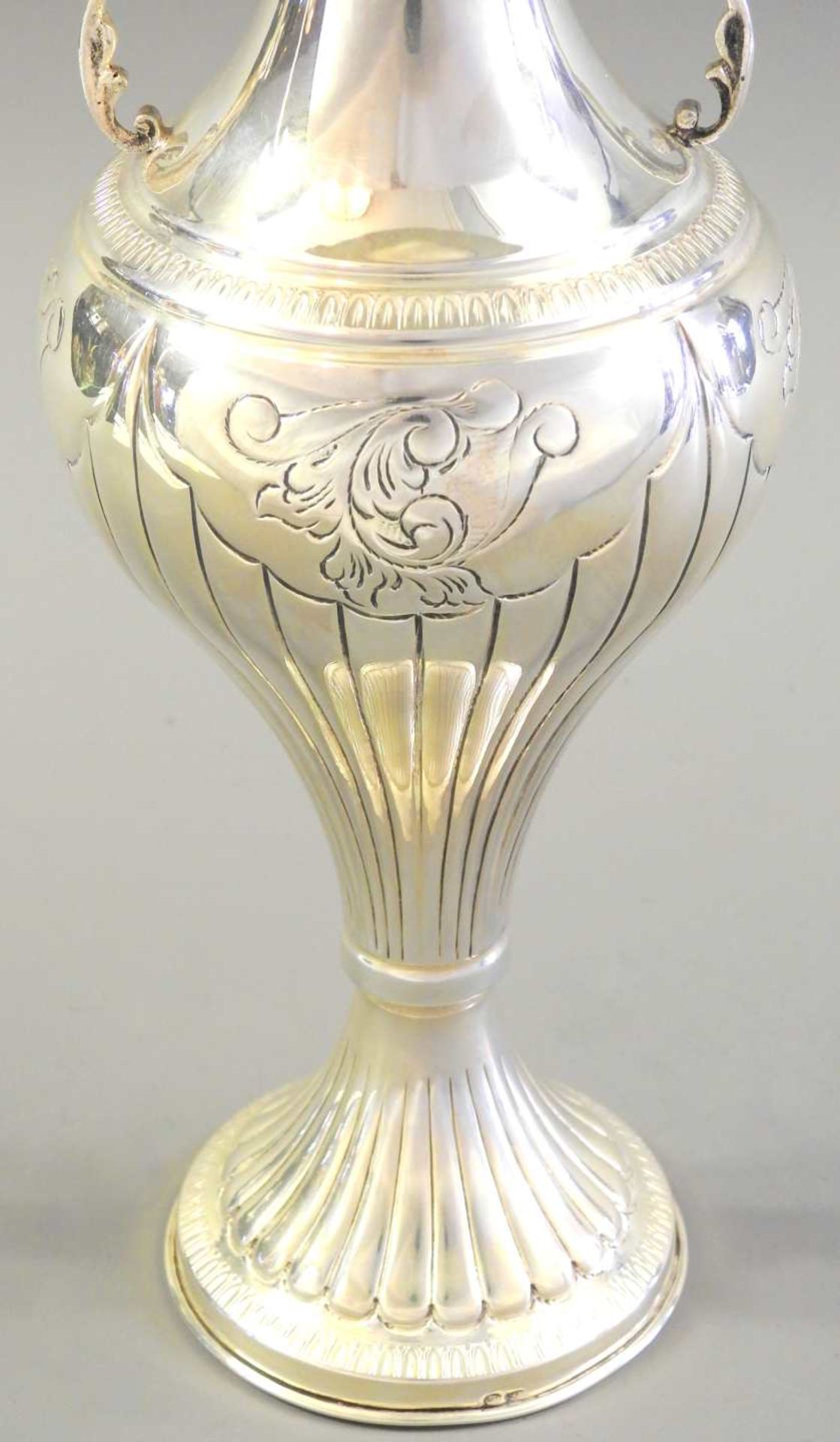 Geschwungene Henkel-Vase Silber 800, am Rand mit Feingehaltsstempel, Land- und Herstel - Image 4 of 4