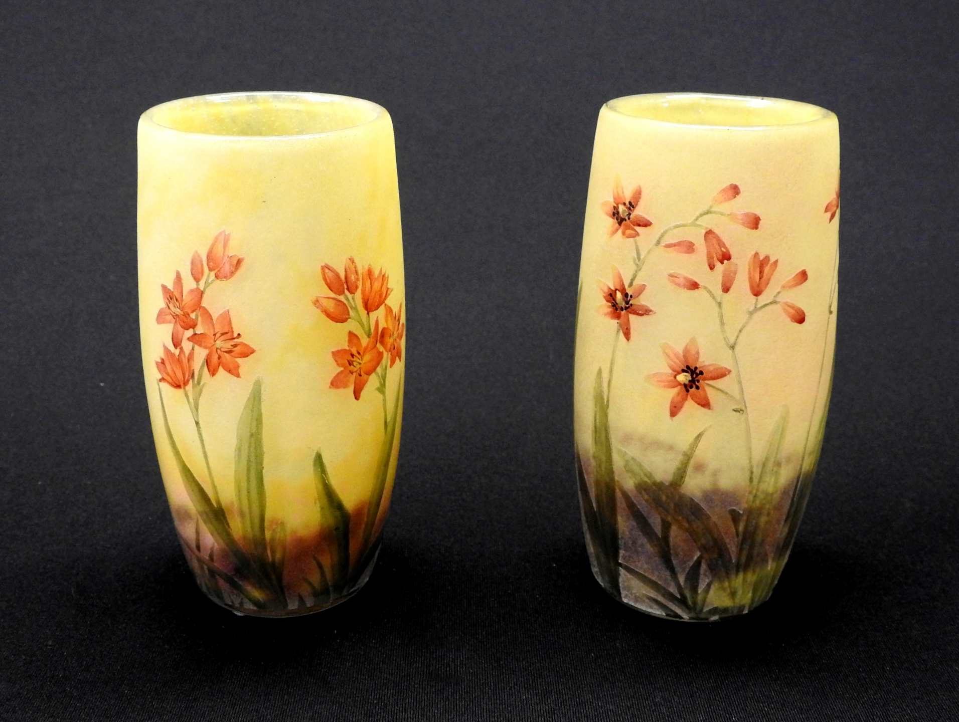 Daum, Paar Jugendstil-Vasen Walzenförmiges, mehrfach überfangenes Glas, mit farbigen - Image 2 of 9