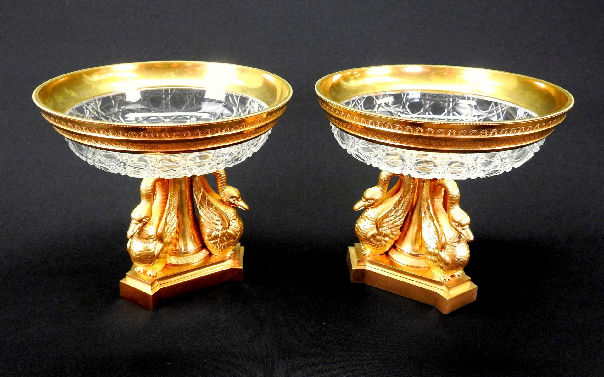 Opulentes Paar Kristallschalen Metall, feuervergoldet, Kristallglas. Drei vergoldete S - Image 2 of 7