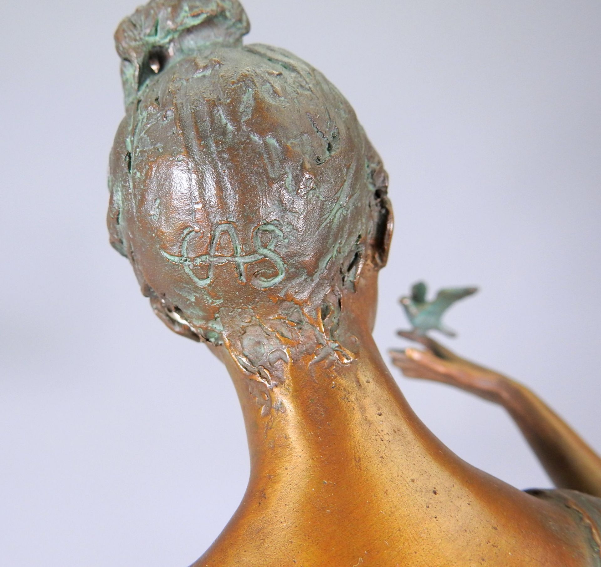 Bronze einer eleganten Dame Bronze, braun und grün patiniert. Eine Dame in einem sie - Image 3 of 6