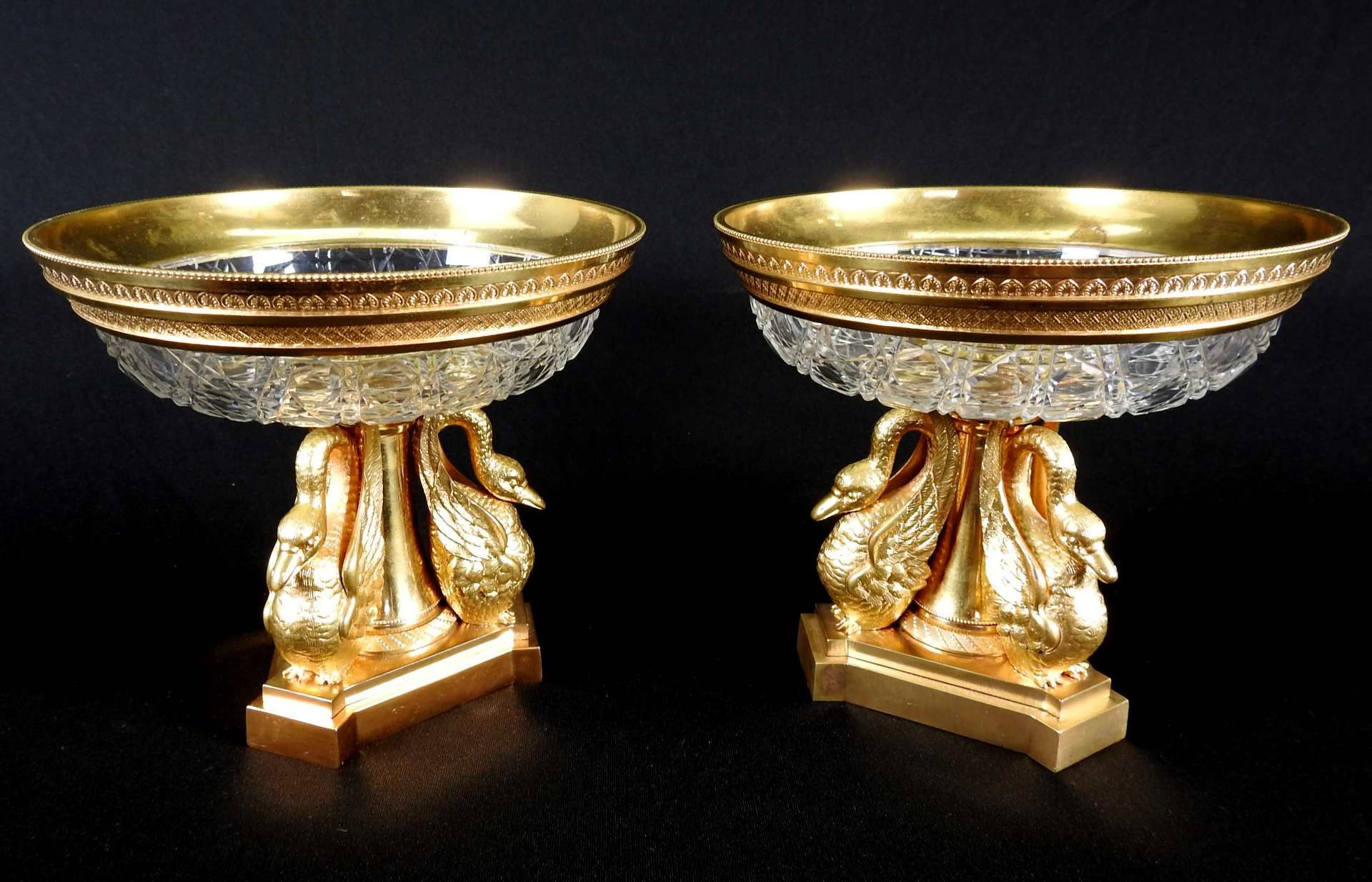 Opulentes Paar Kristallschalen Metall, feuervergoldet, Kristallglas. Drei vergoldete S - Image 3 of 7