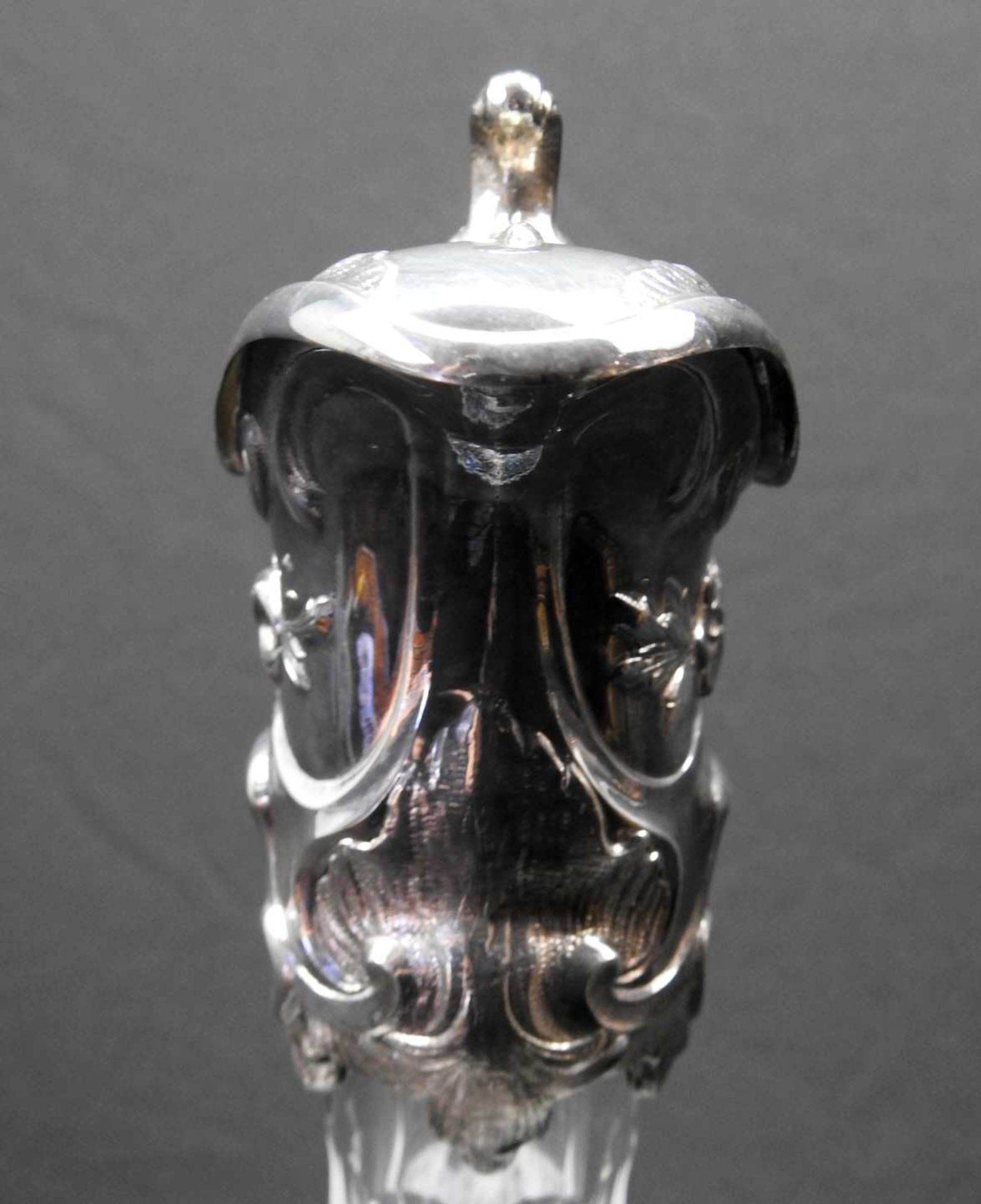 Schwere Glaskaraffe Glas, Metall plated. Bauchiger, farbloser Glaskorpus mit geometris - Image 3 of 11