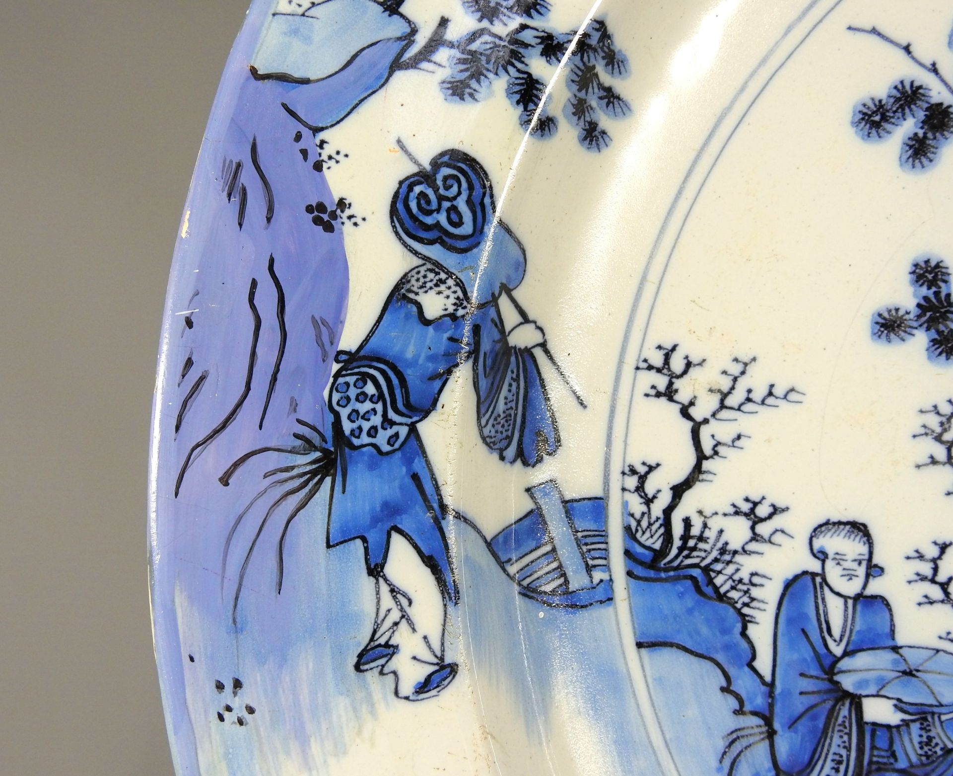 Große chinesische Schauplatte Keramik, polychrom staffiert. Tiefe, runde Schauplatte - Image 5 of 7