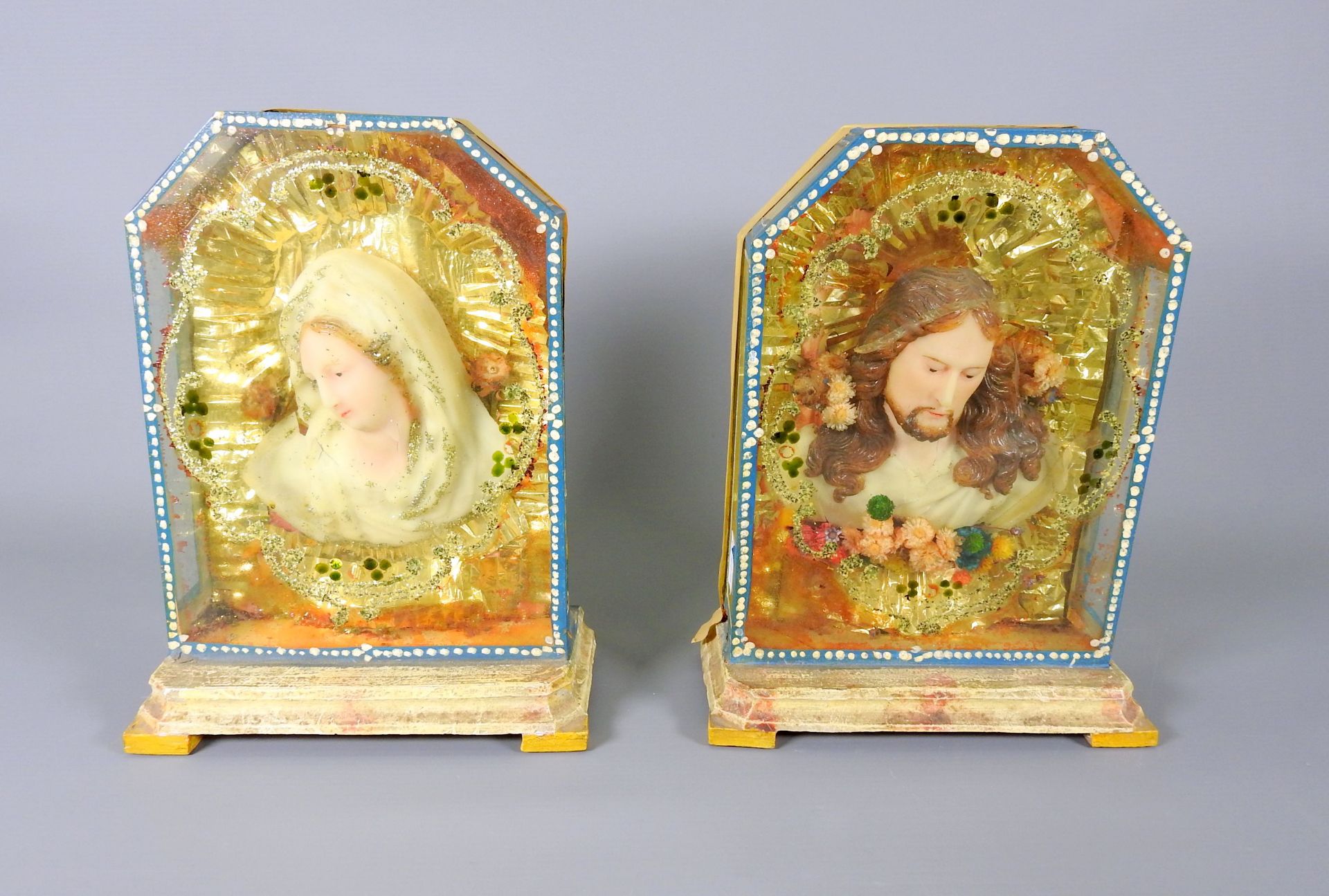 Klösterliche Wachsarbeiten mit Maria und Jesus Gefärbte Wachsfolien-Portraits im Kas