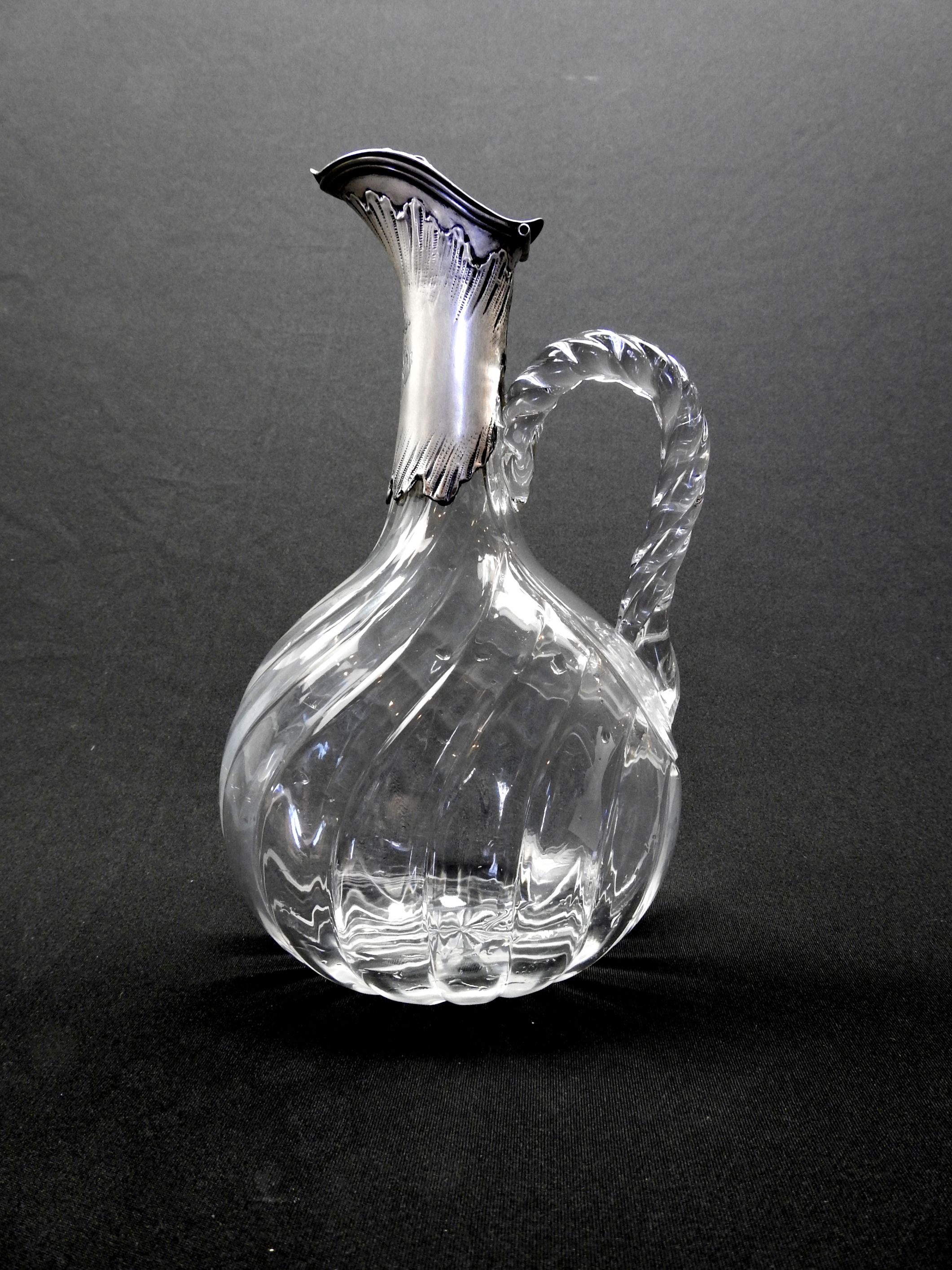 Schöne Karaffe Glas, Metall. Karaffe aus farblosem Glas. Korpus mit leicht gedrehtem - Image 8 of 8