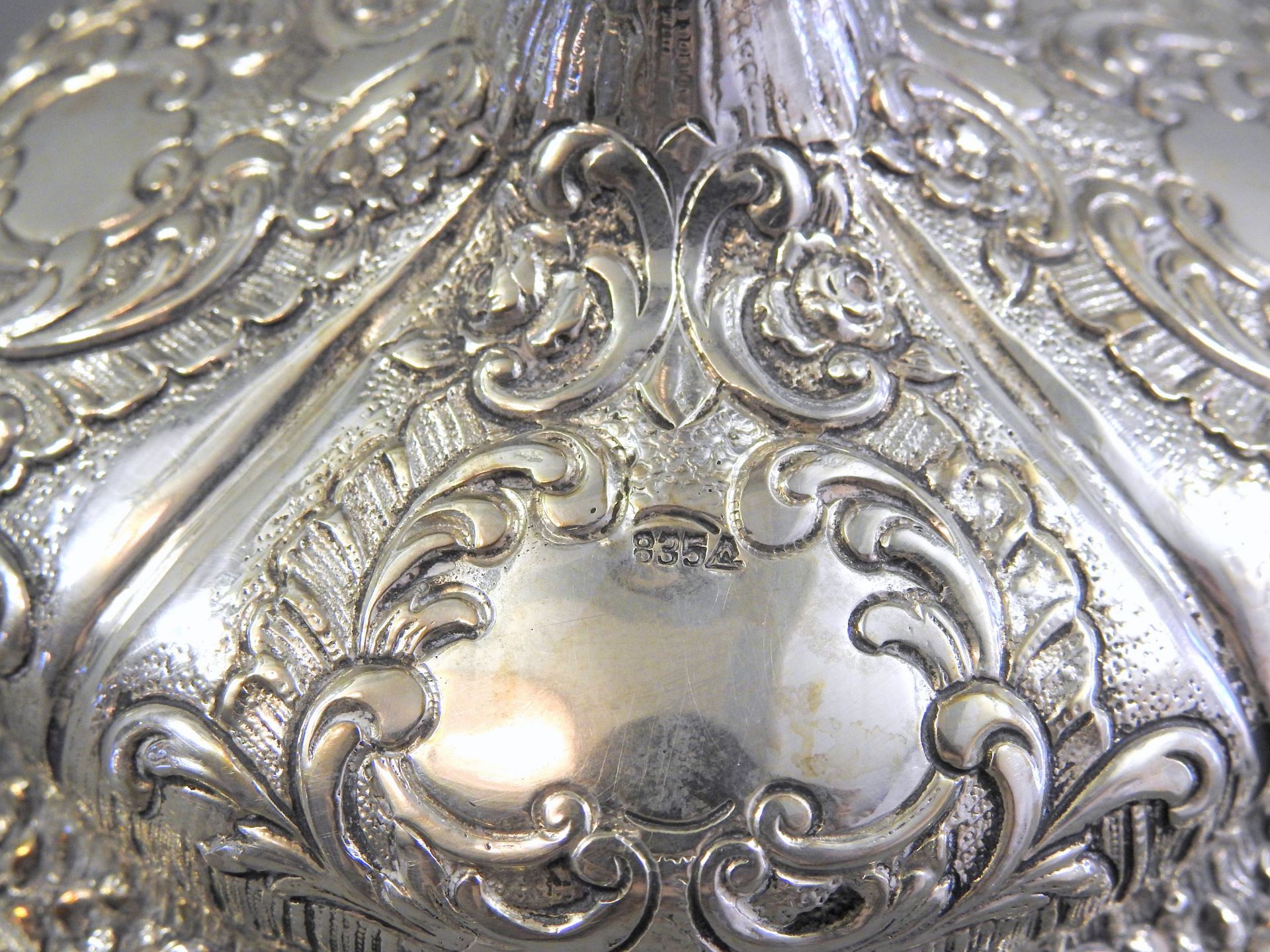 Prunkvoller Kerzenständer Silber 835, am Fuß mit Feingehaltsstempel versehen. 3-lich - Bild 2 aus 7
