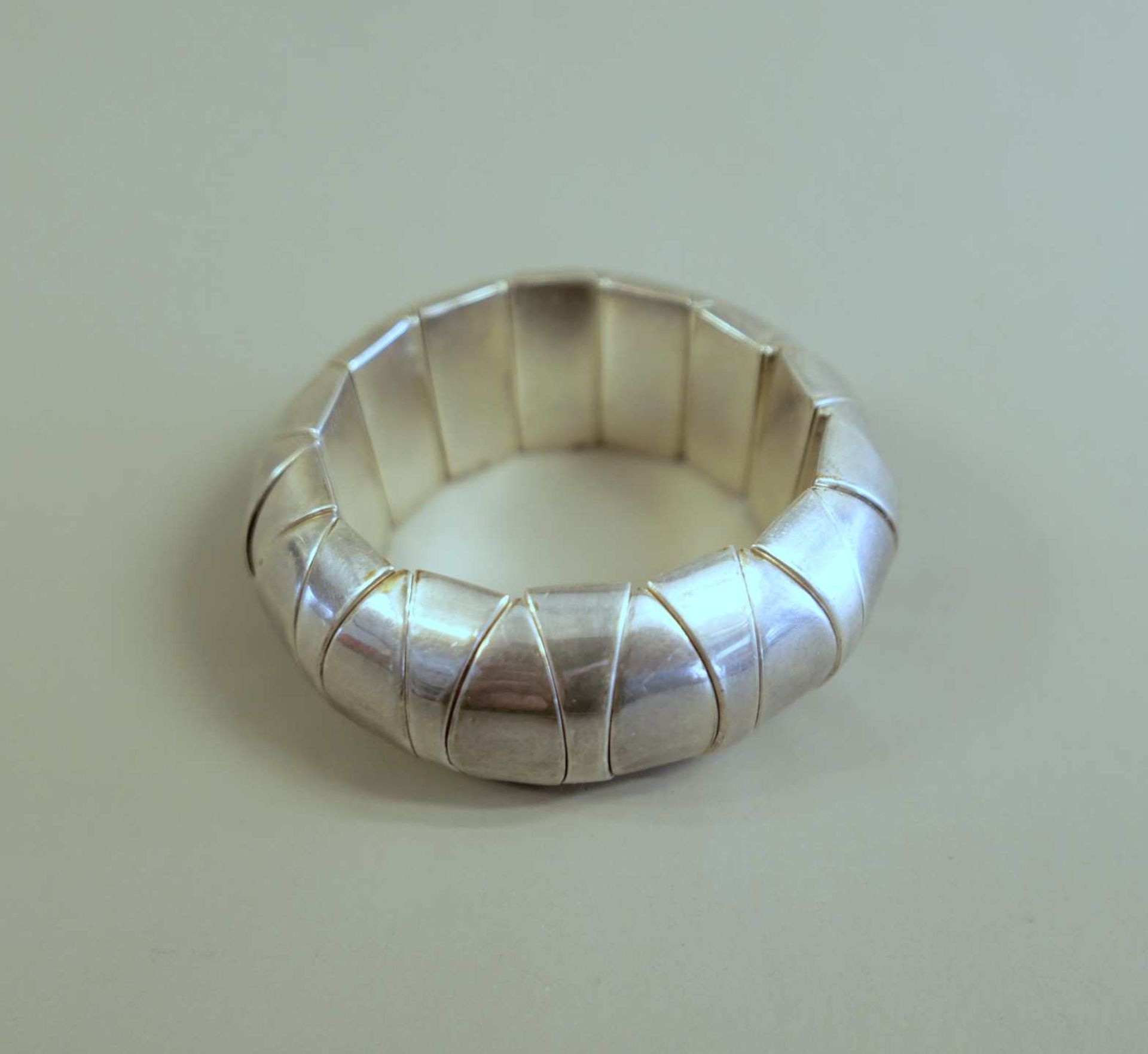 Schweres Silberarmband Silber Sterling, inwendig mit Feingehaltsstempel, „TA42“ un