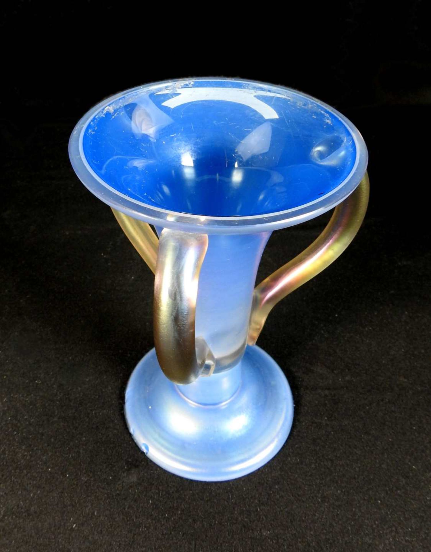 Konvolut von vier Jugendstil-Vasen Das Konvolut besteht aus 4 Vasen. Ein Paar irisiere - Image 4 of 8