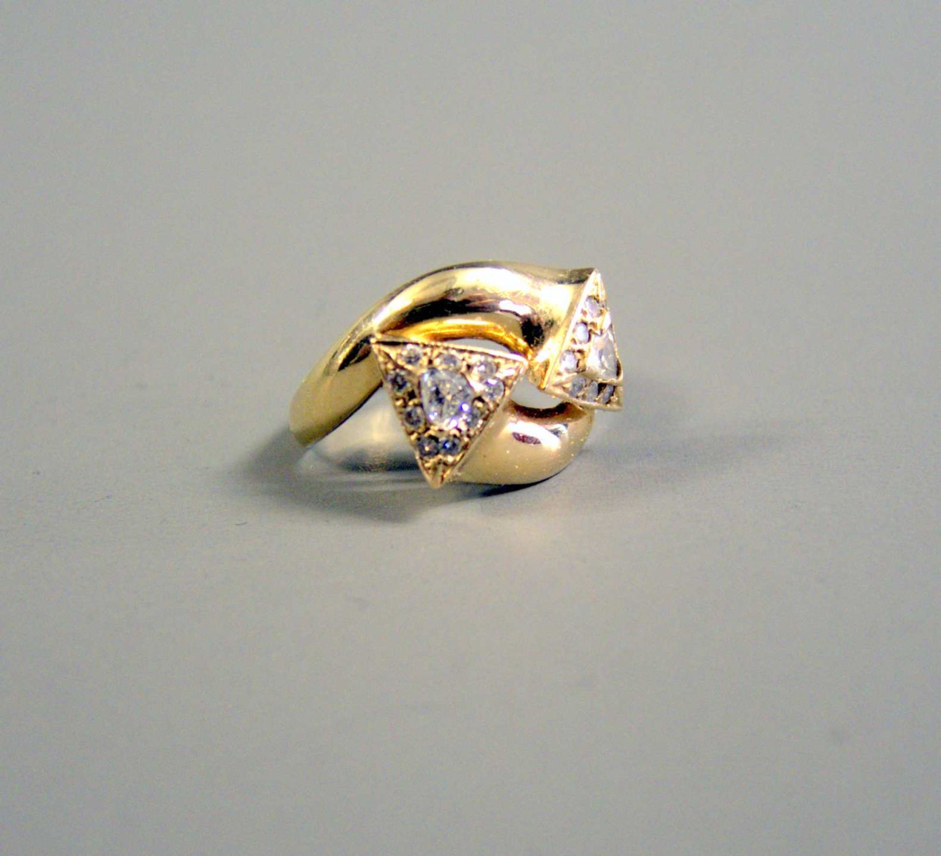 Außergewöhnlicher Damenring 14 K Gold, gestempelt. Interessanter Ring in Form von 2 - Image 2 of 3