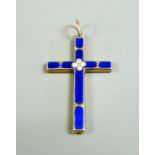 Kreuz-Anhänger 14 K Gold. Lateinisches Kreuz an der Schauseite fein graviert und mit