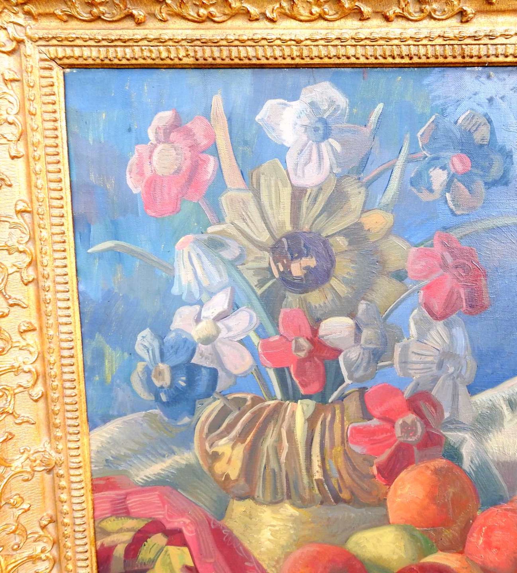 Farbenfrohes Blumen- und Obststillleben Öl/Leinwand. Auf bunten, drappierten Stoffen - Image 5 of 9
