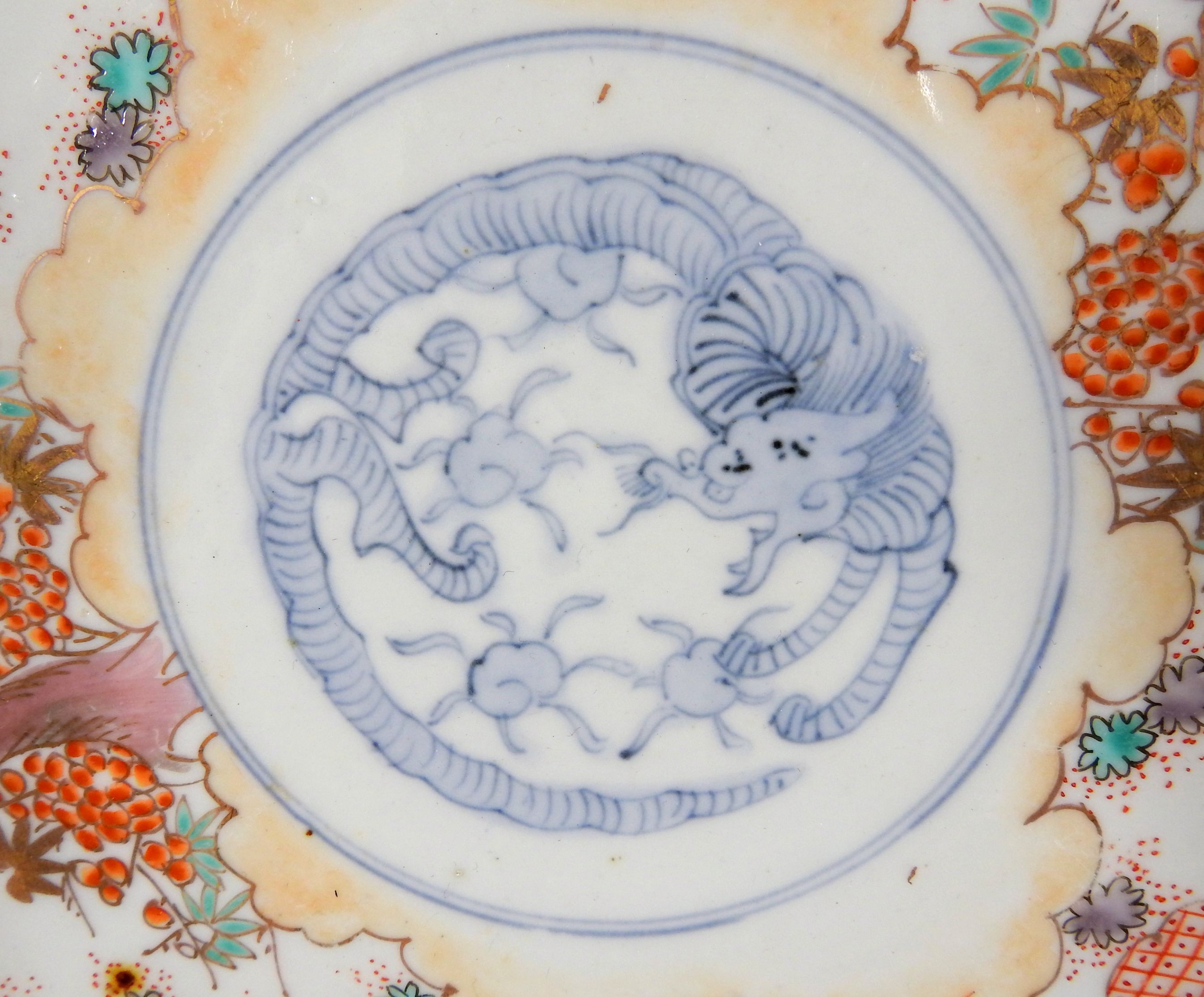 Chinesischer Schauteller Porzellan, polychrom und gold staffiert. Schauteller im Spieg - Bild 3 aus 8