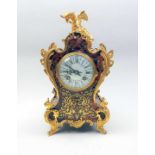 Feine französische Uhr Feine französische Uhr, Bronze-Ormolu mit Schlagwerk. Im unte