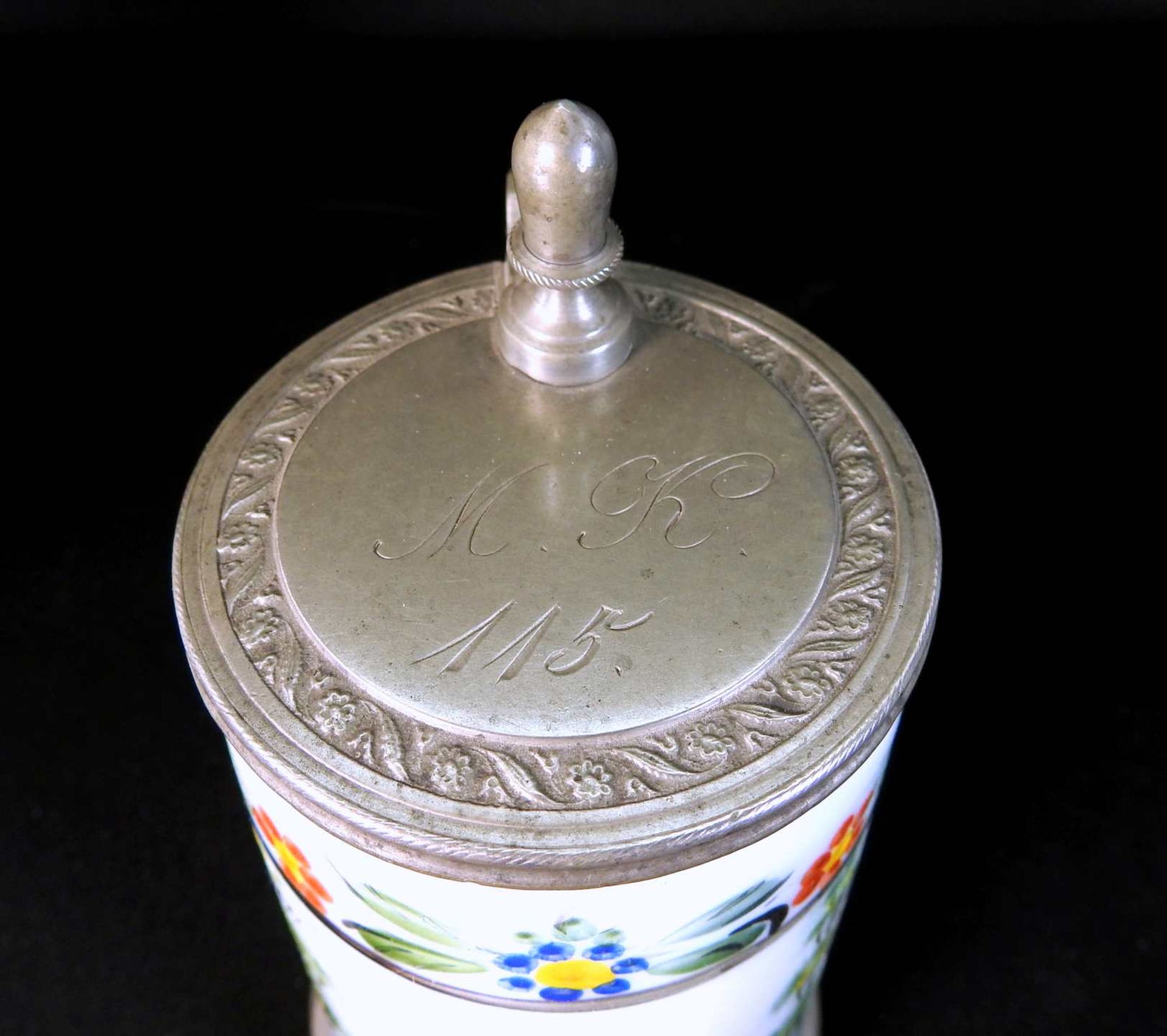 Konvolut von sieben Milchglas-Krügen Weißliches Milchglas. Das Konvolut besteht aus - Image 4 of 18