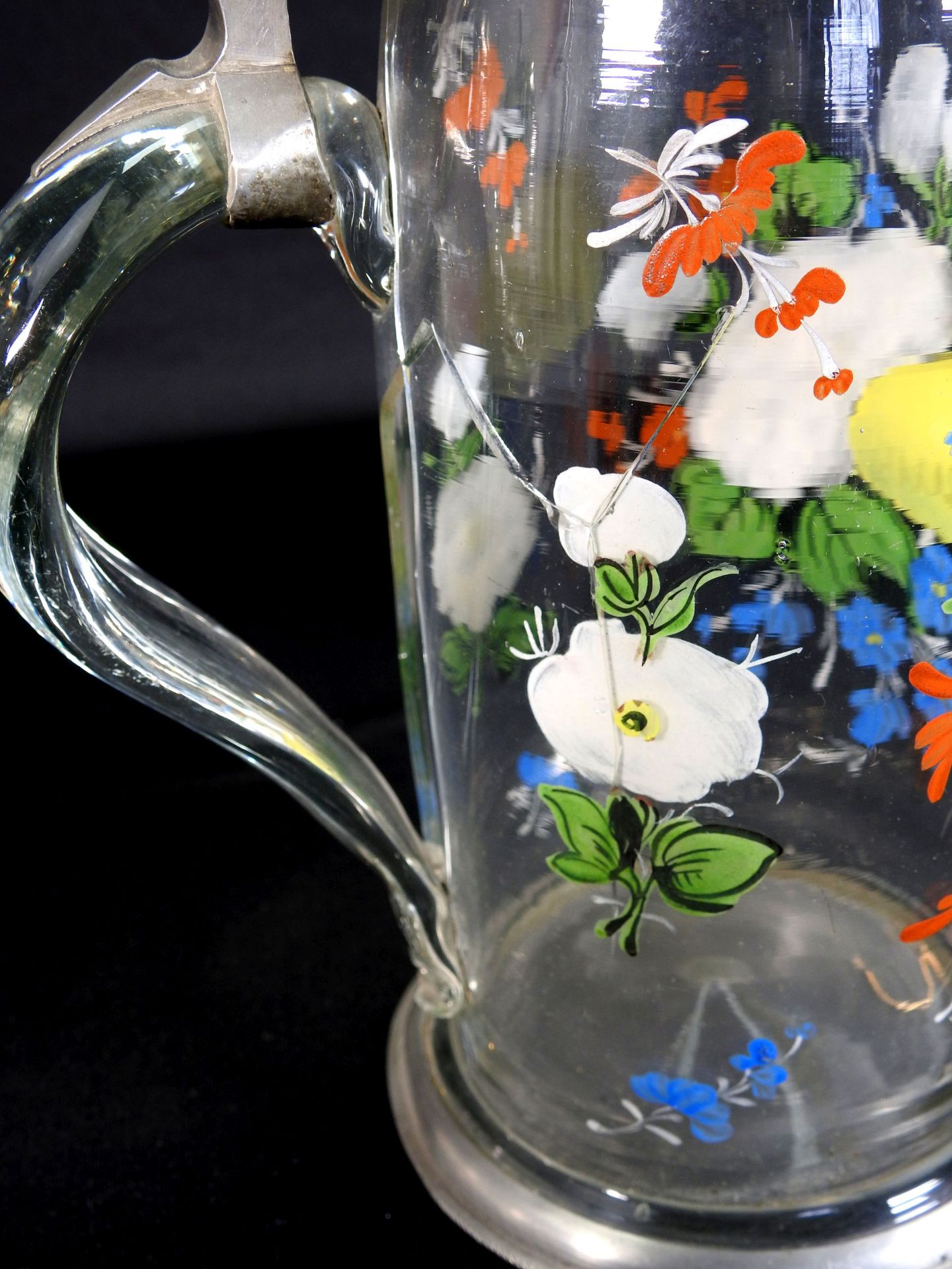 Konvolut von vier Hochzeitskrügen Farbloses Glas mit polychromer Emaillemalerei und e - Image 3 of 17