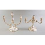 Paar elegante Kerzenständer Silber 835 und Sterling. 3-lichtiger Kerzenständer am Fu