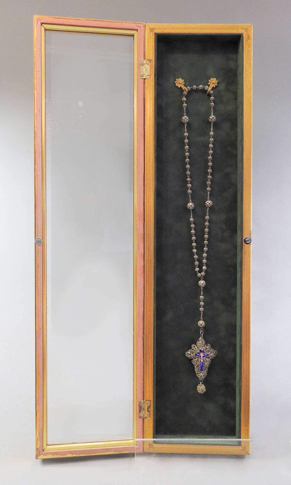 Rosenkranz Silber, Emaille. Filigran gearbeiteter Rosenkranz mit Kredokreuz in Emaille