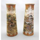Paar asiatische Vasen Porzellan, am Boden mit aufglasurroter Marke versehen. Nach oben