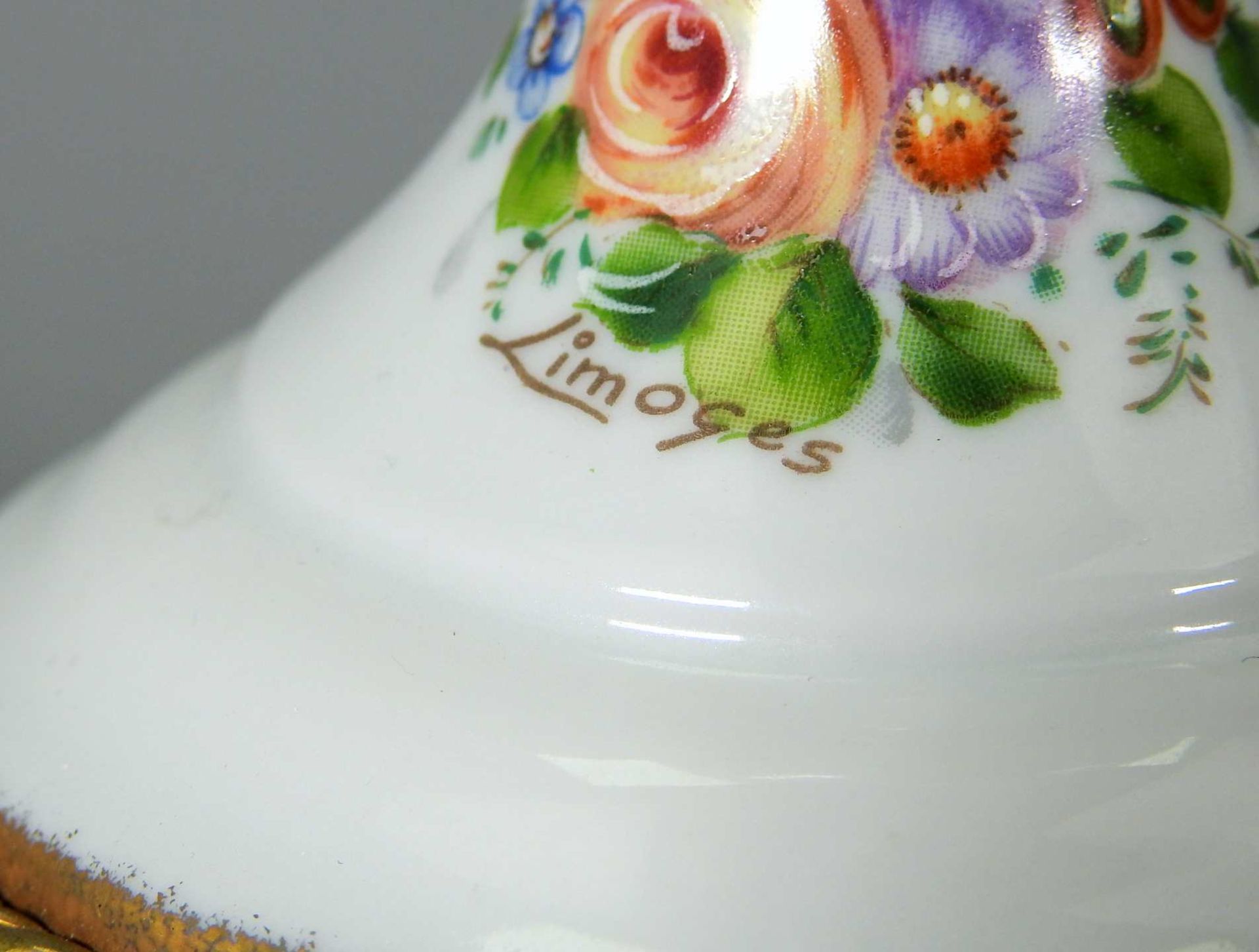Imposante Zier-Vase Porzellan, ohne Marke am Standring aufglasur "Limoges" beschriftet - Image 2 of 6